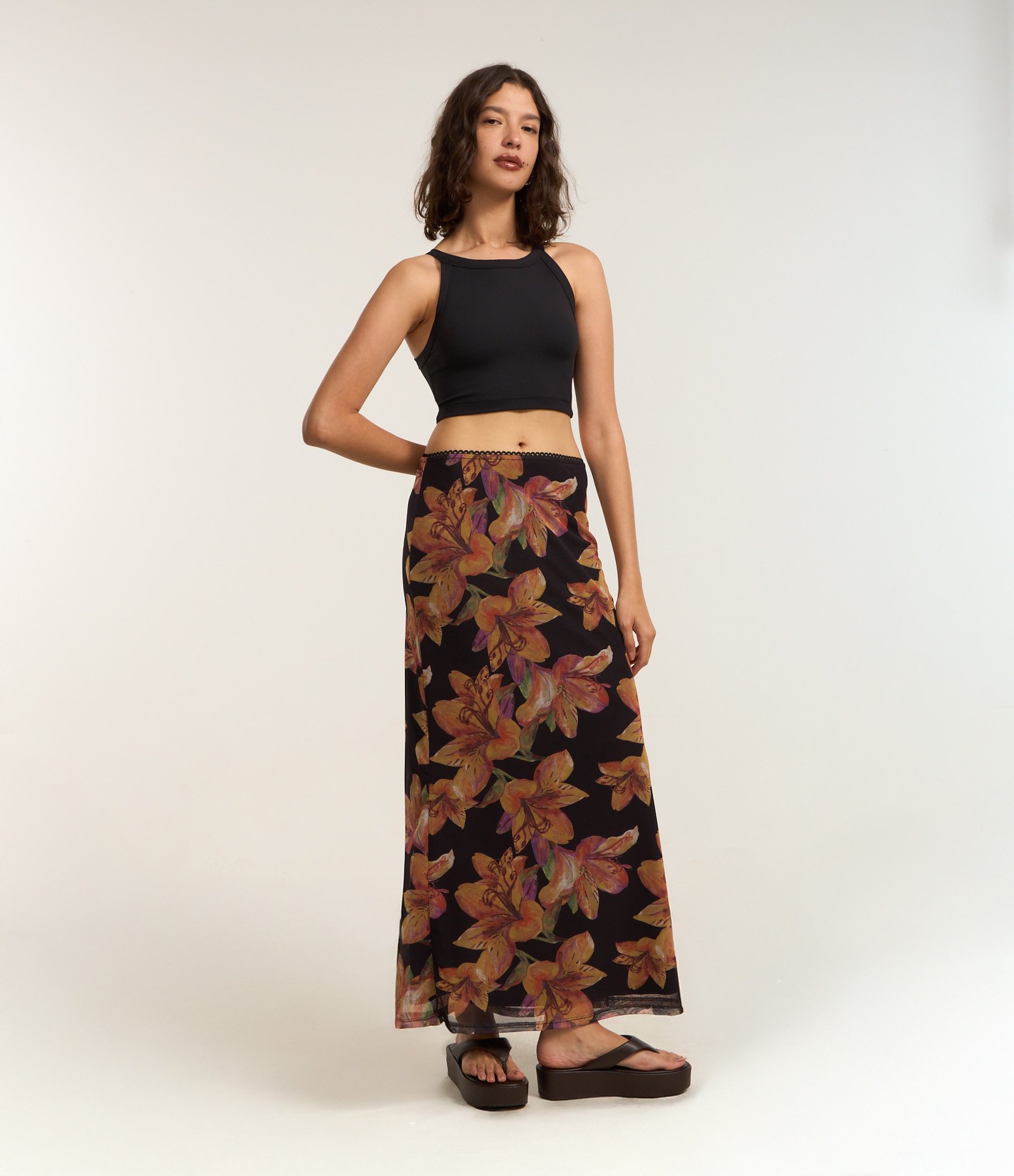 Saia Reta Longa com Cintura Elástica e Estampa Floral Preto 1