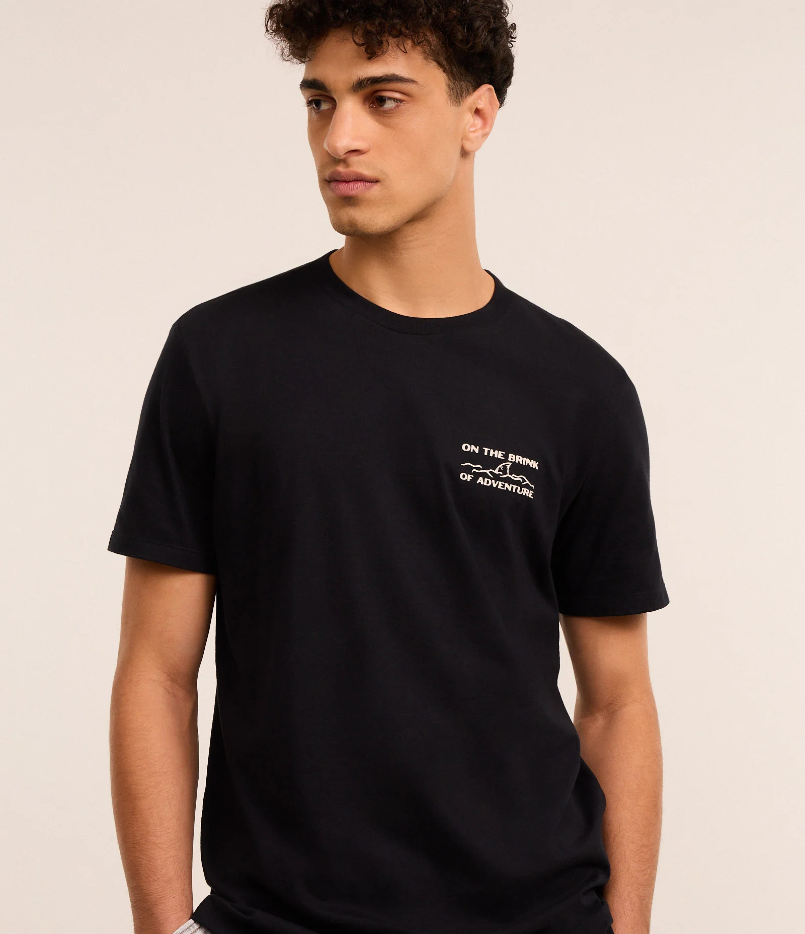 Camiseta T-Shirt em Algodão com Estampa Esqueleto na Canoa Preto 1