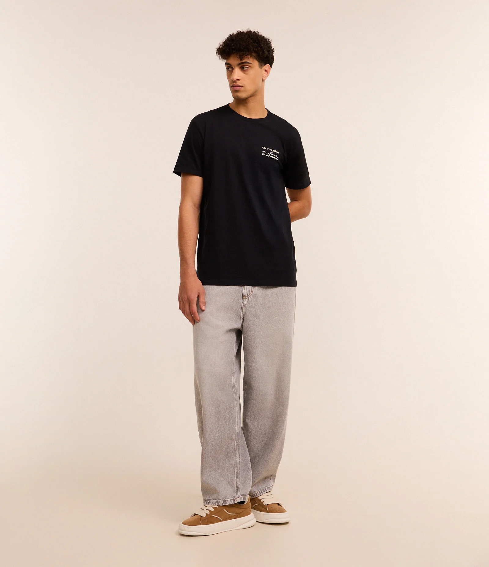 Camiseta T-Shirt em Algodão com Estampa Esqueleto na Canoa Preto 2