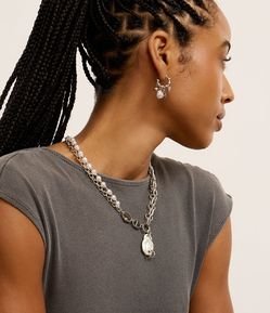 Conjunto de Colar Curto com Correntes e Brinco Argola com Pingentes