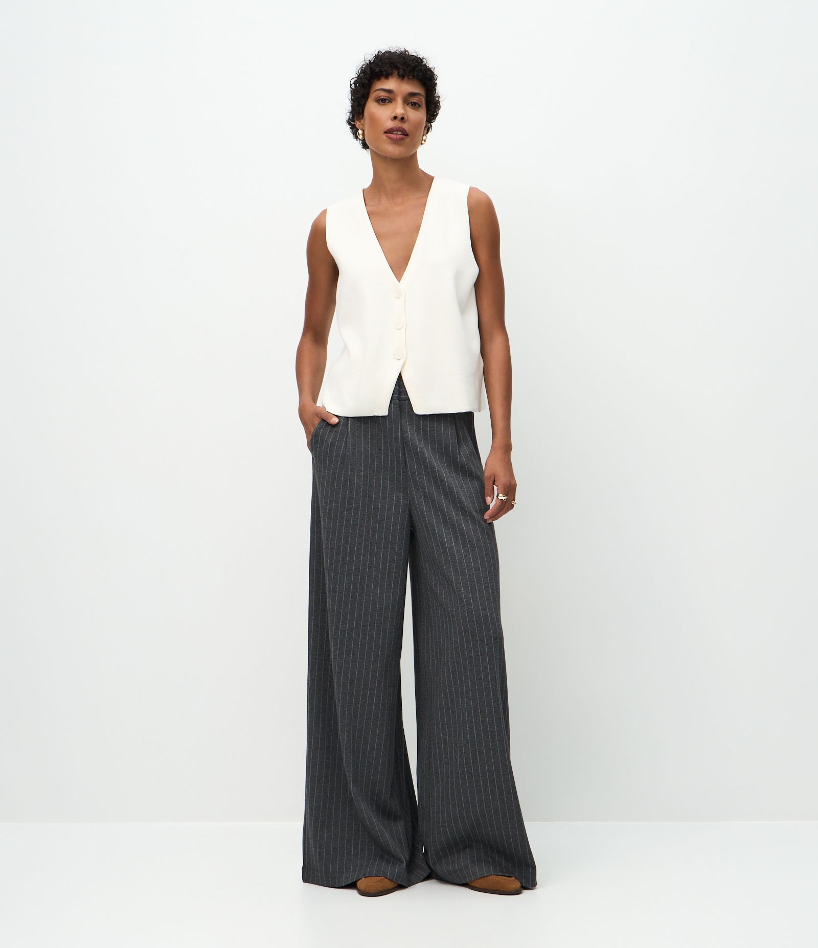 Colete Reto Alongado em Tricot com Botões Off White 2