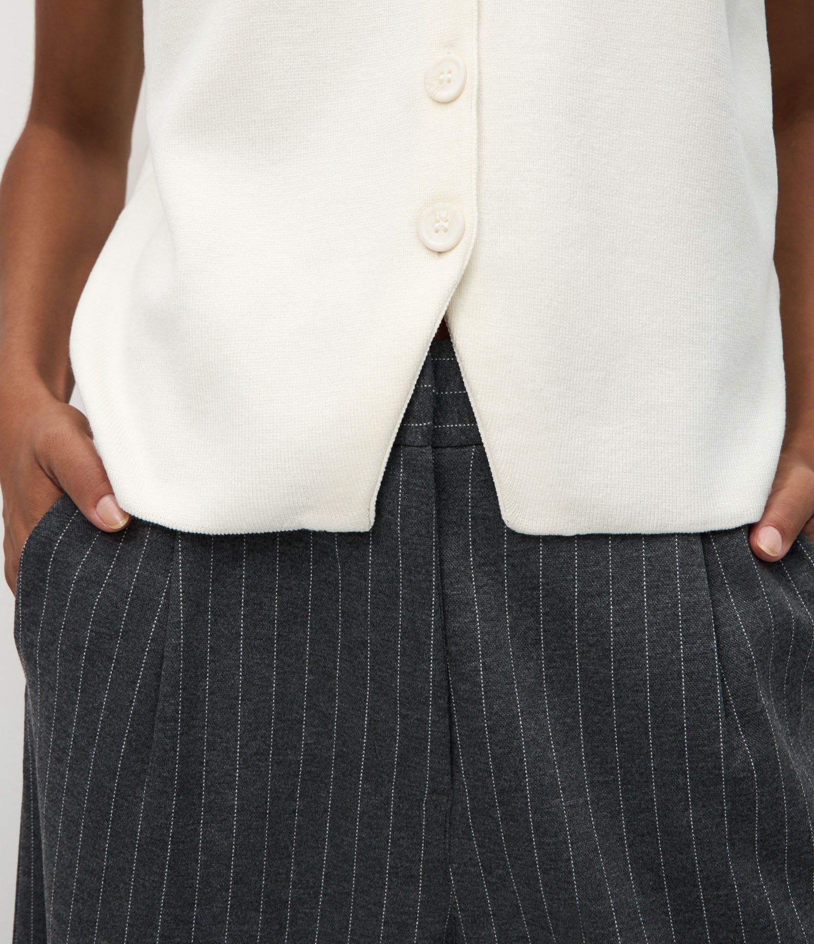 Colete Reto Alongado em Tricot com Botões Off White 4