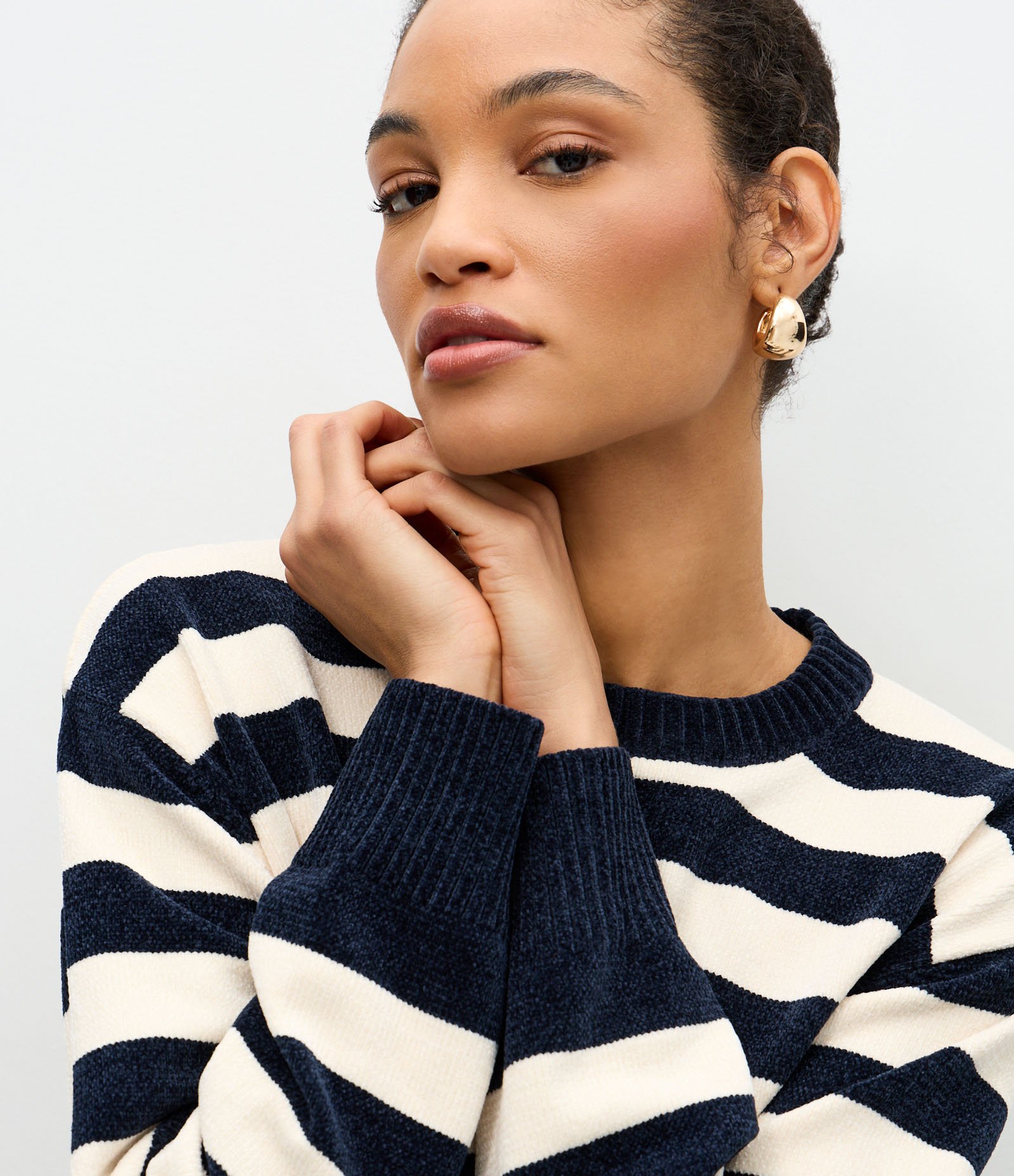 Suéter em Chenille com Estampa Listrada e Gola Redonda Azul 3