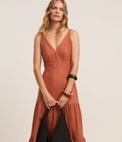 Vestido Midi Evasê em Viscose com Linho com Alça Fina e Babados