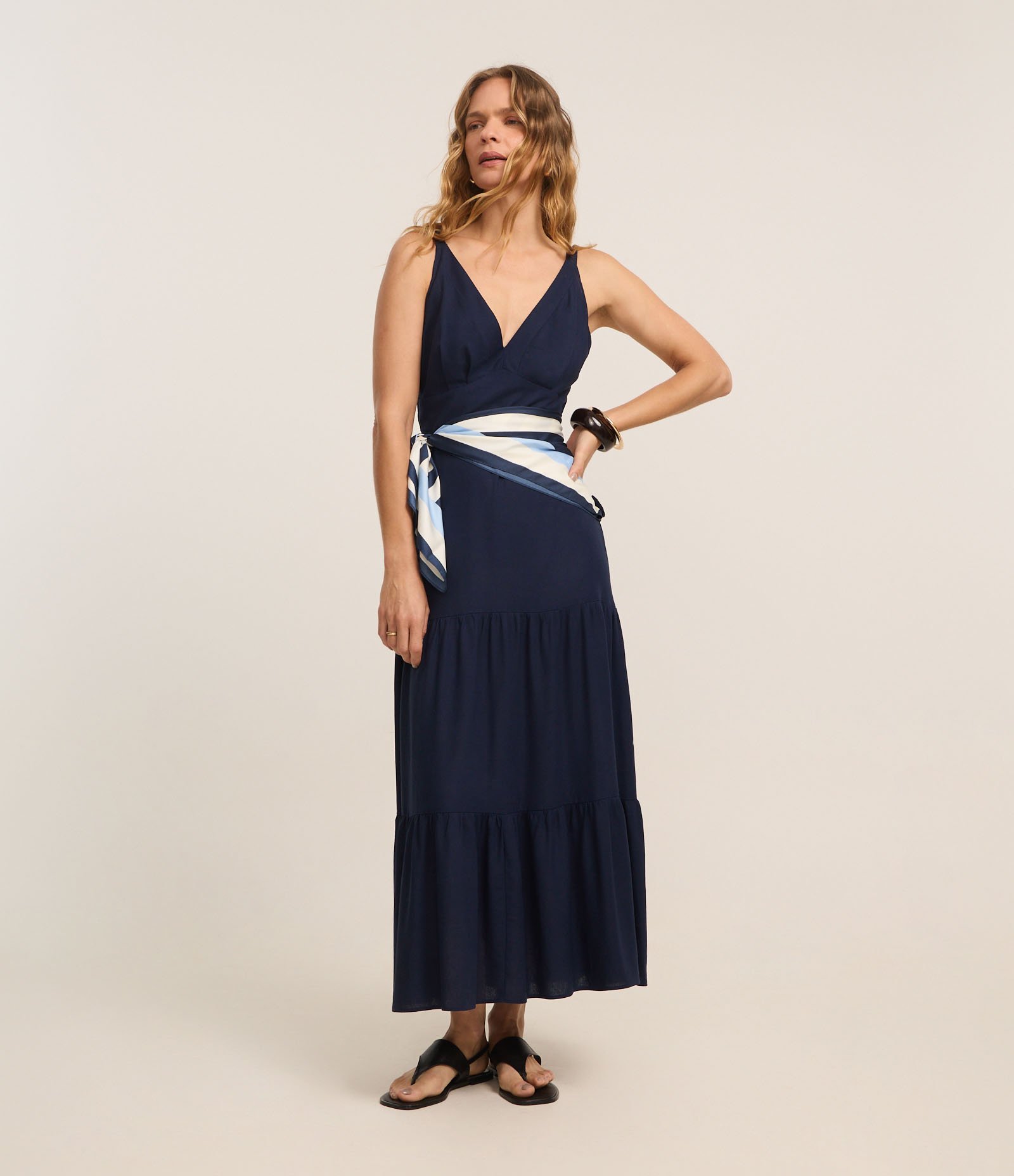 Vestido Midi Evasê em Viscose com Linho com Alça Fina e Babados Azul Escuro 1