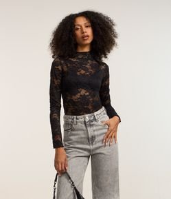 Blusa em Renda Texturizada com Golinha Alta