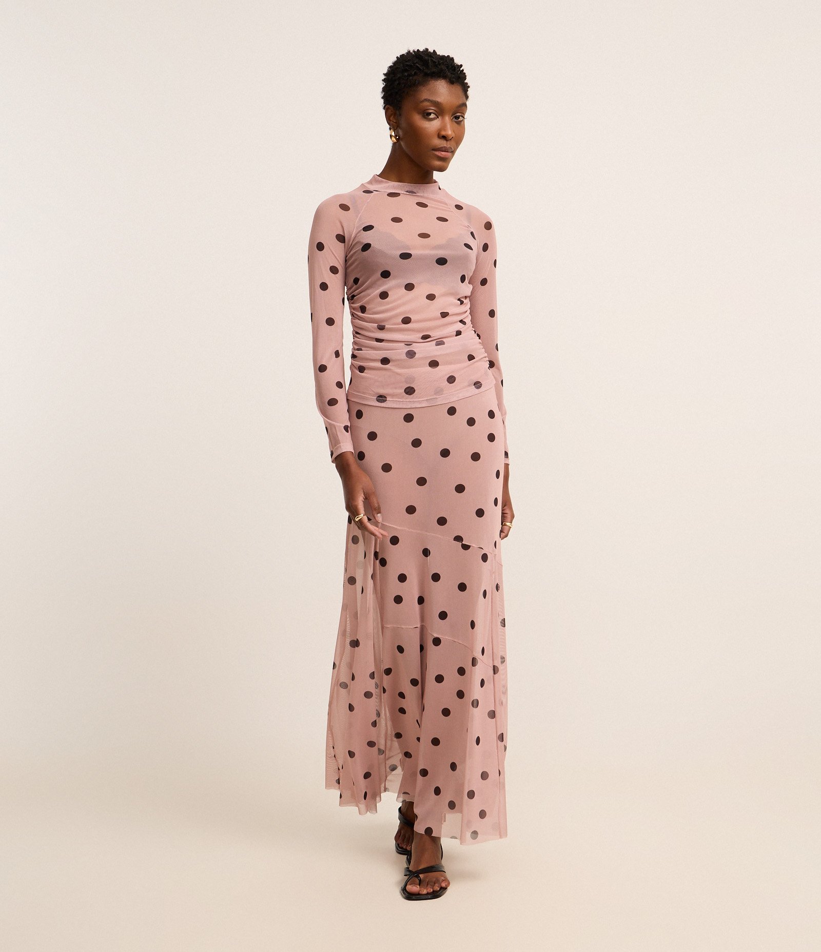 Saia Longa Evasê em Tule com Estampa Poá e Recortes Assimétricos Rosa 1