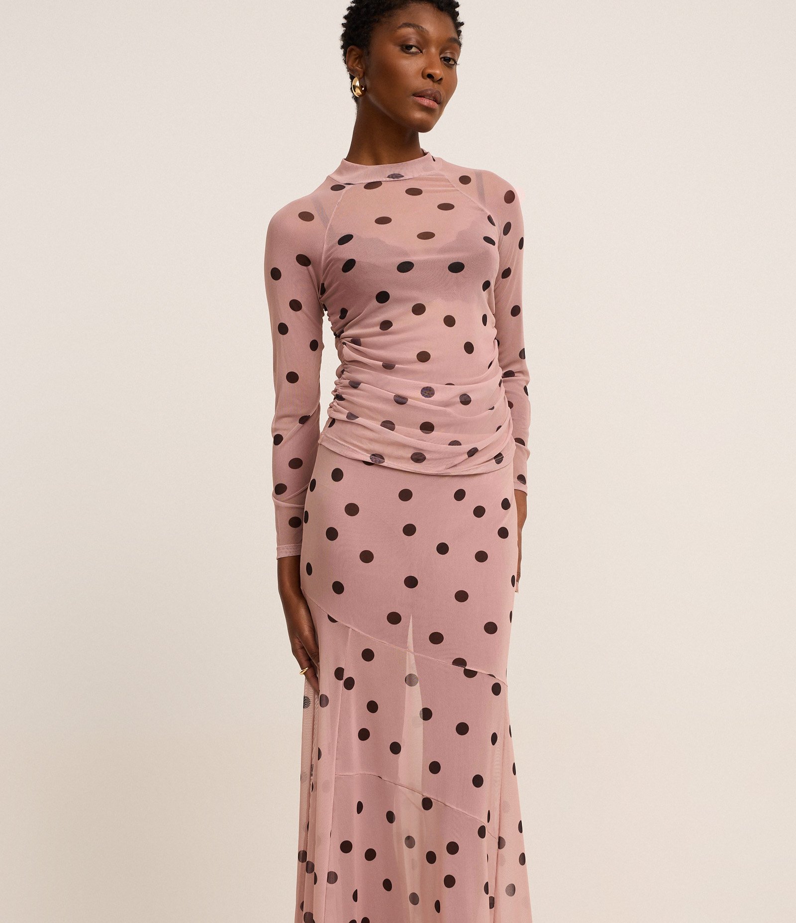 Saia Longa Evasê em Tule com Estampa Poá e Recortes Assimétricos Rosa 2