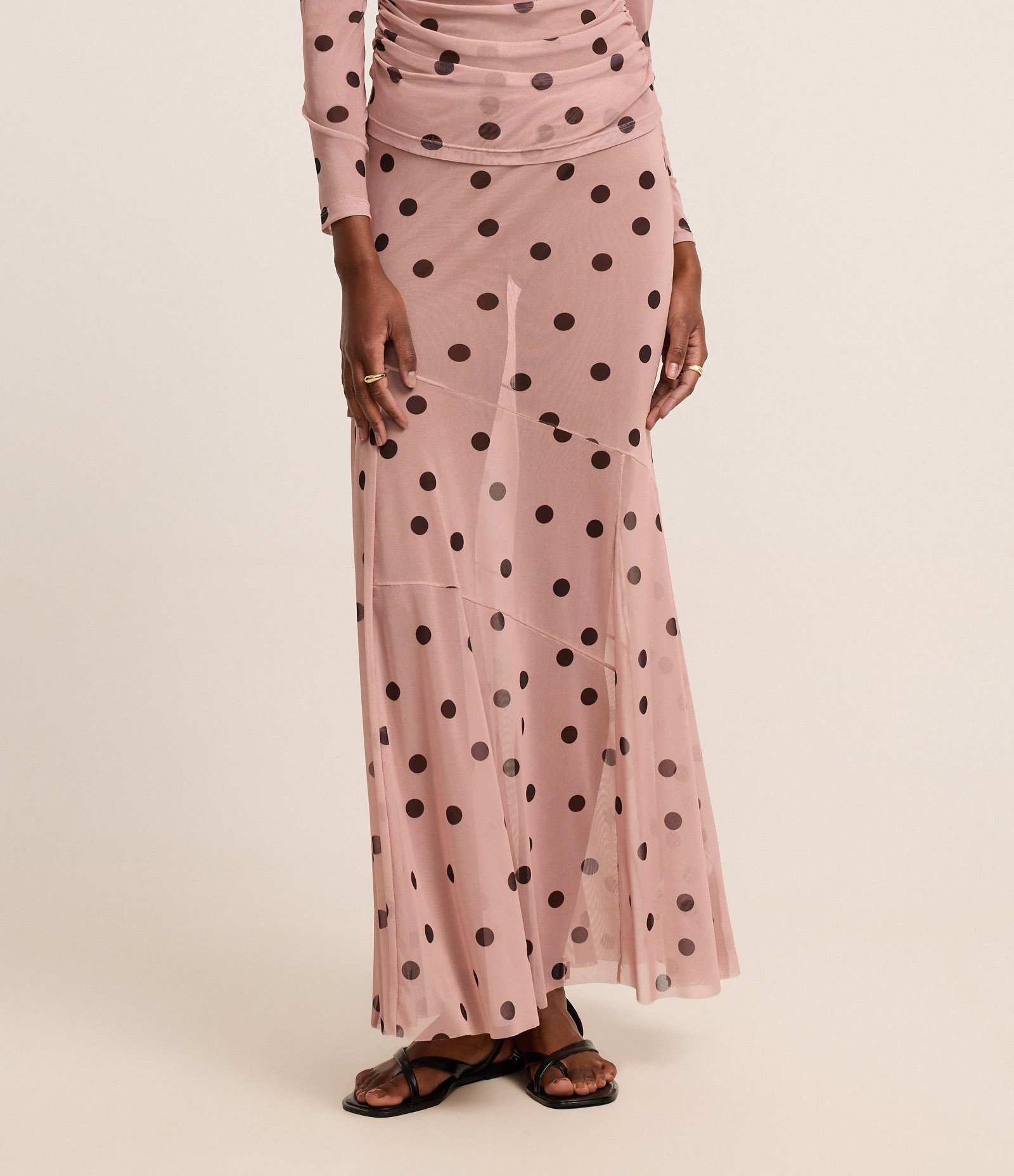 Saia Longa Evasê em Tule com Estampa Poá e Recortes Assimétricos Rosa 3