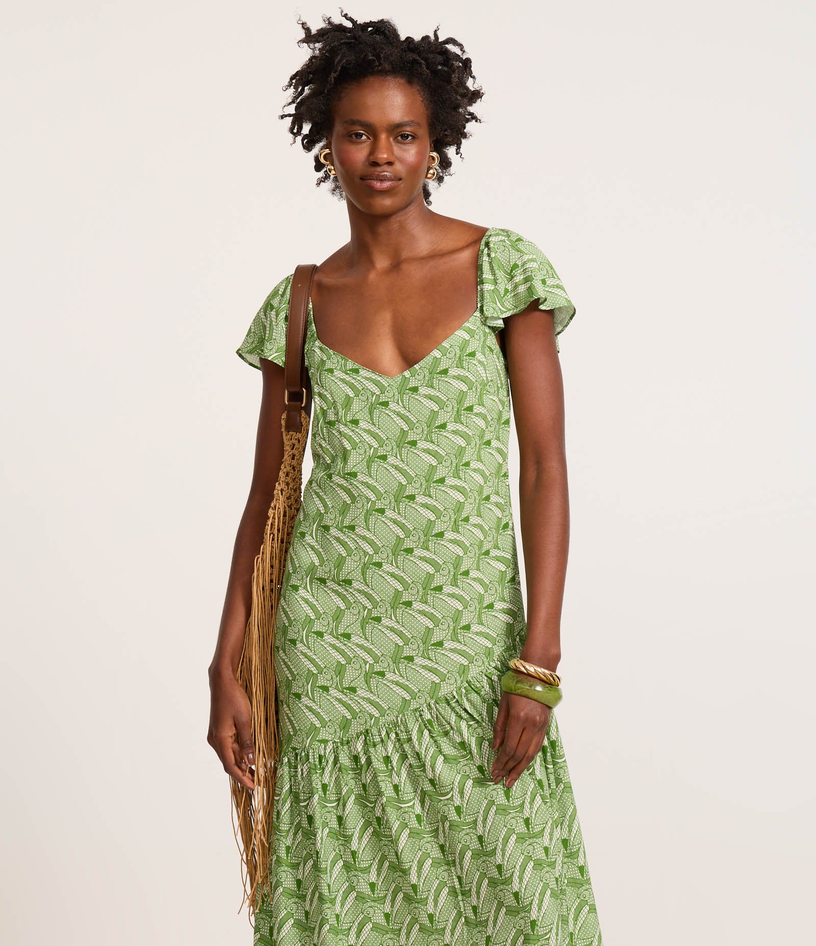 Vestido Longo em Chalis com Estampa de Tucanos e Babado Assimétrico Verde 2