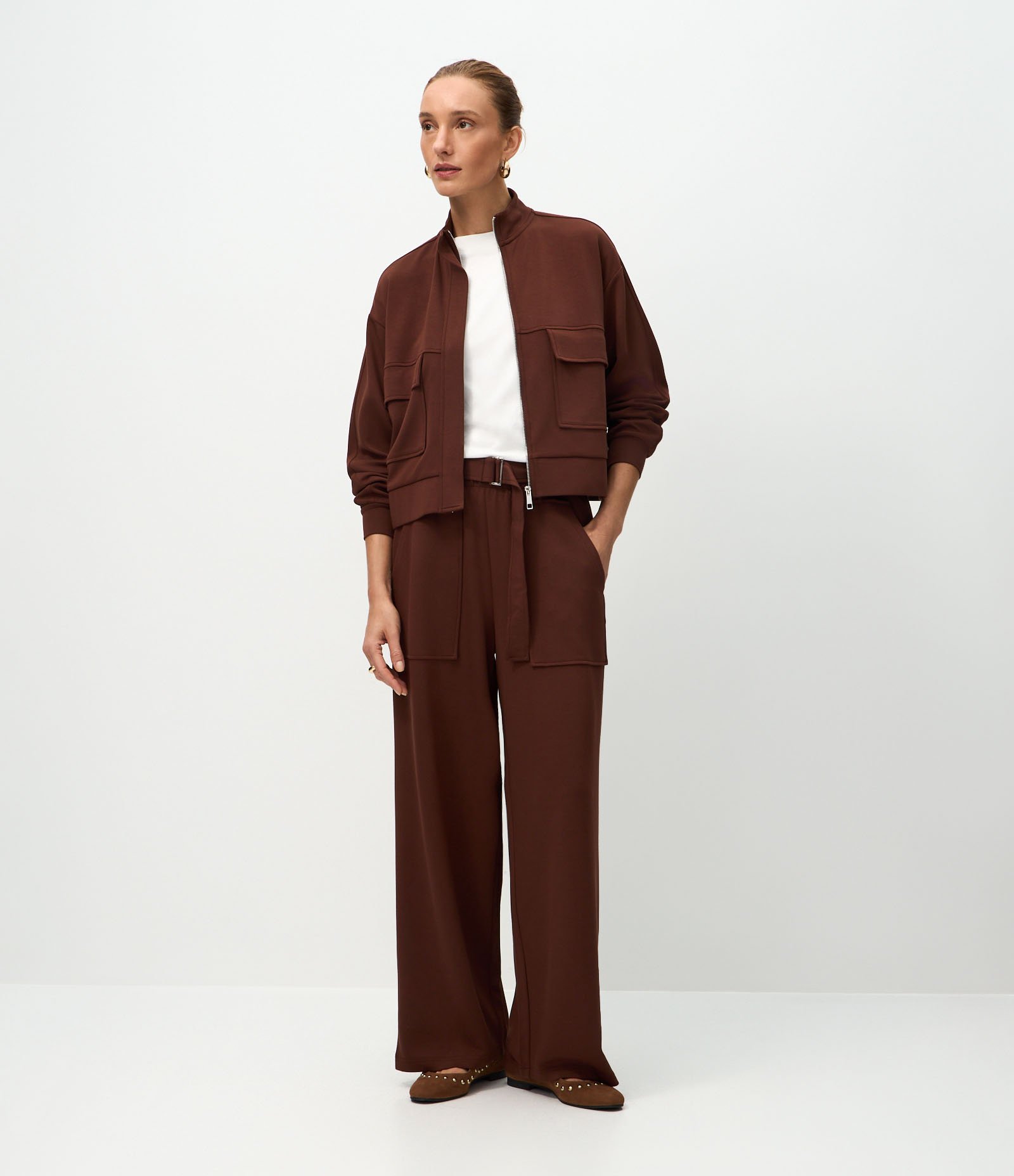 Calça Wide Cintural Alta em Modal com Bolsos e Faixa de Amarração Marrom Terra 1