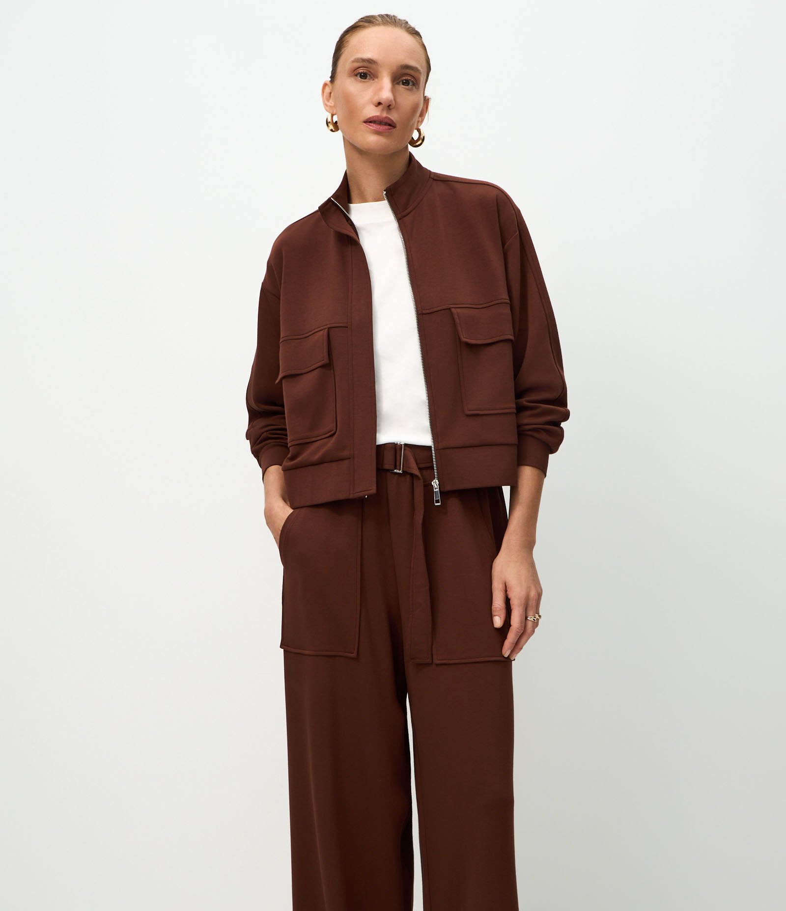 Calça Wide Cintural Alta em Modal com Bolsos e Faixa de Amarração Marrom Terra 2