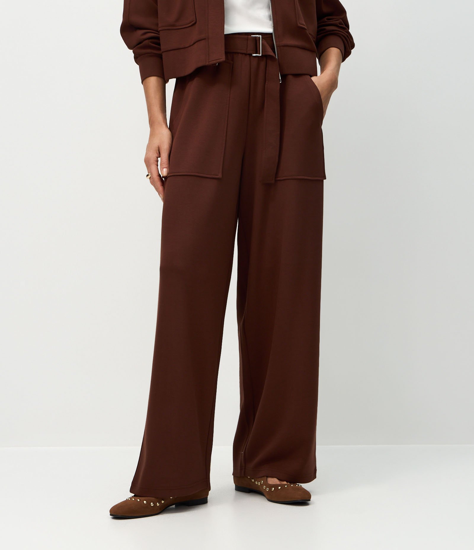 Calça Wide Cintural Alta em Modal com Bolsos e Faixa de Amarração Marrom Terra 4