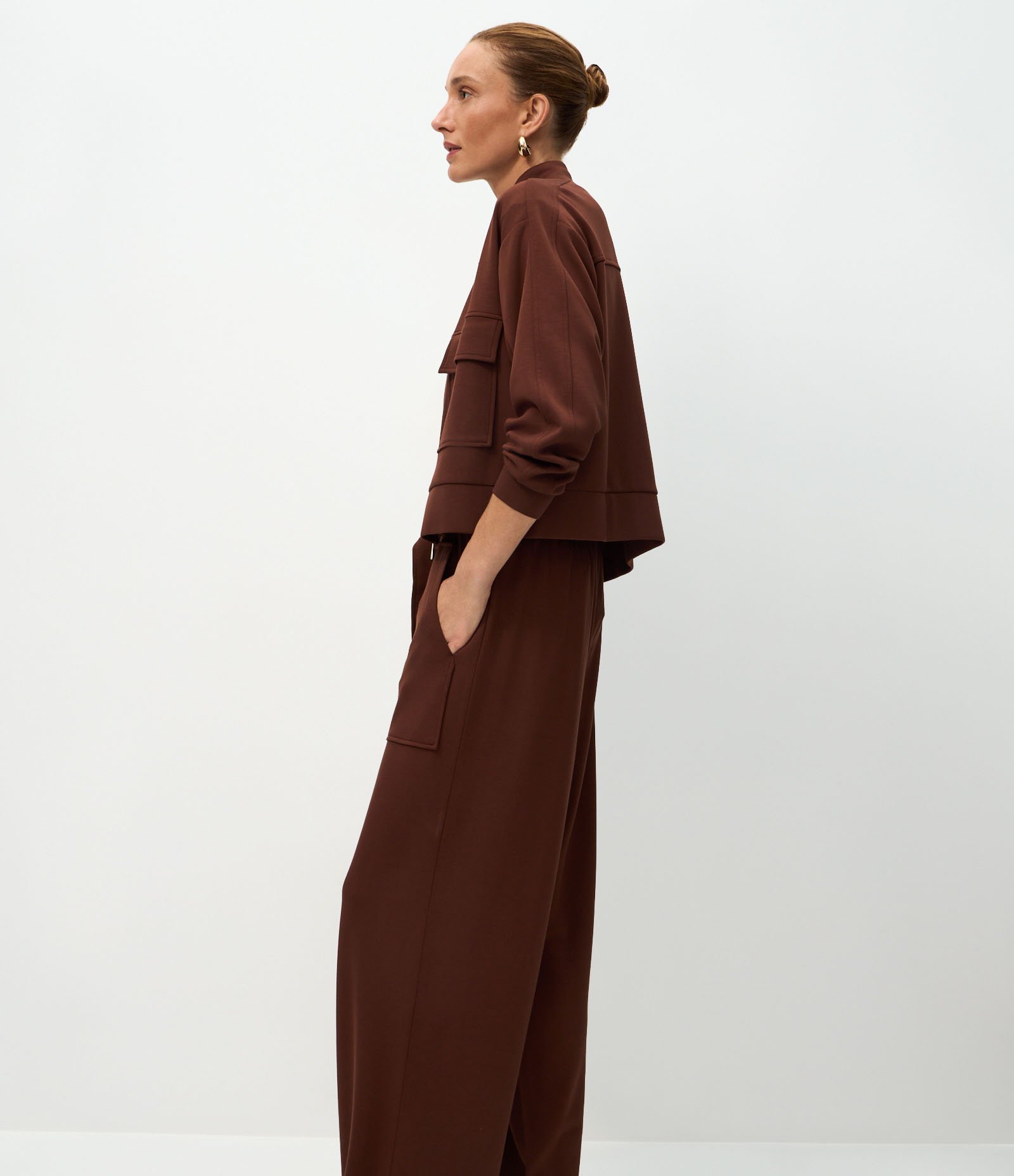 Calça Wide Cintural Alta em Modal com Bolsos e Faixa de Amarração Marrom Terra 5
