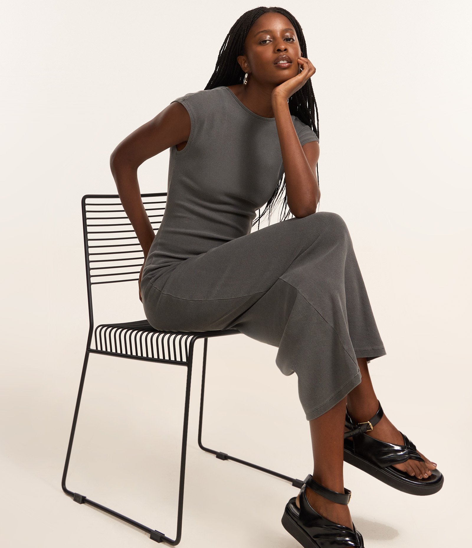 Vestido Long Midi Canelado em Ribana com Costas Abertas Cinza 1