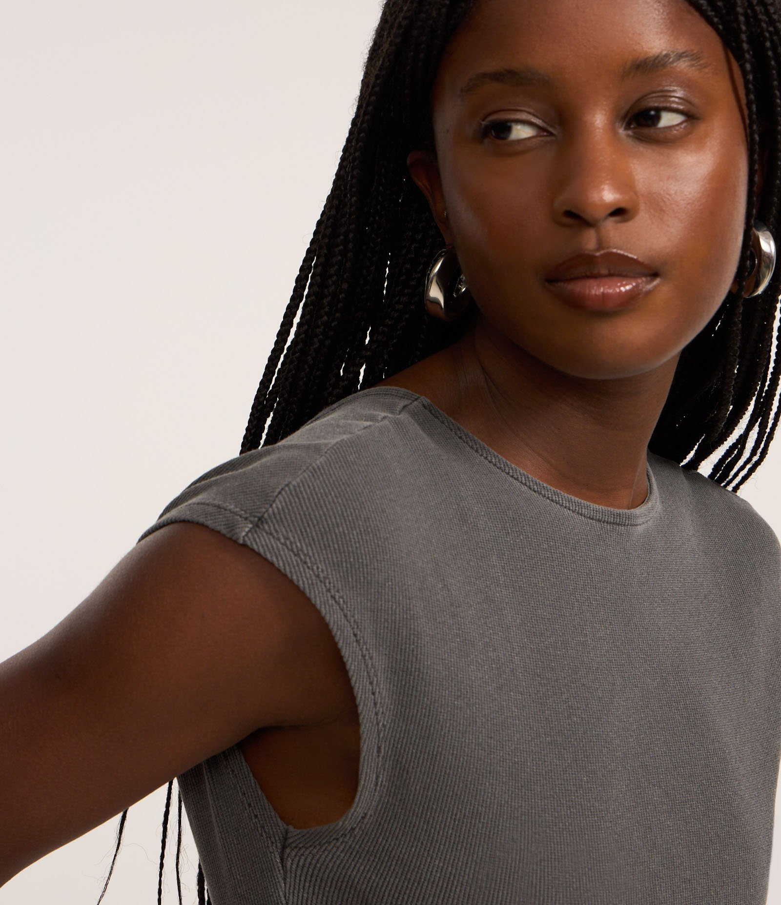 Vestido Long Midi Canelado em Ribana com Costas Abertas Cinza 4