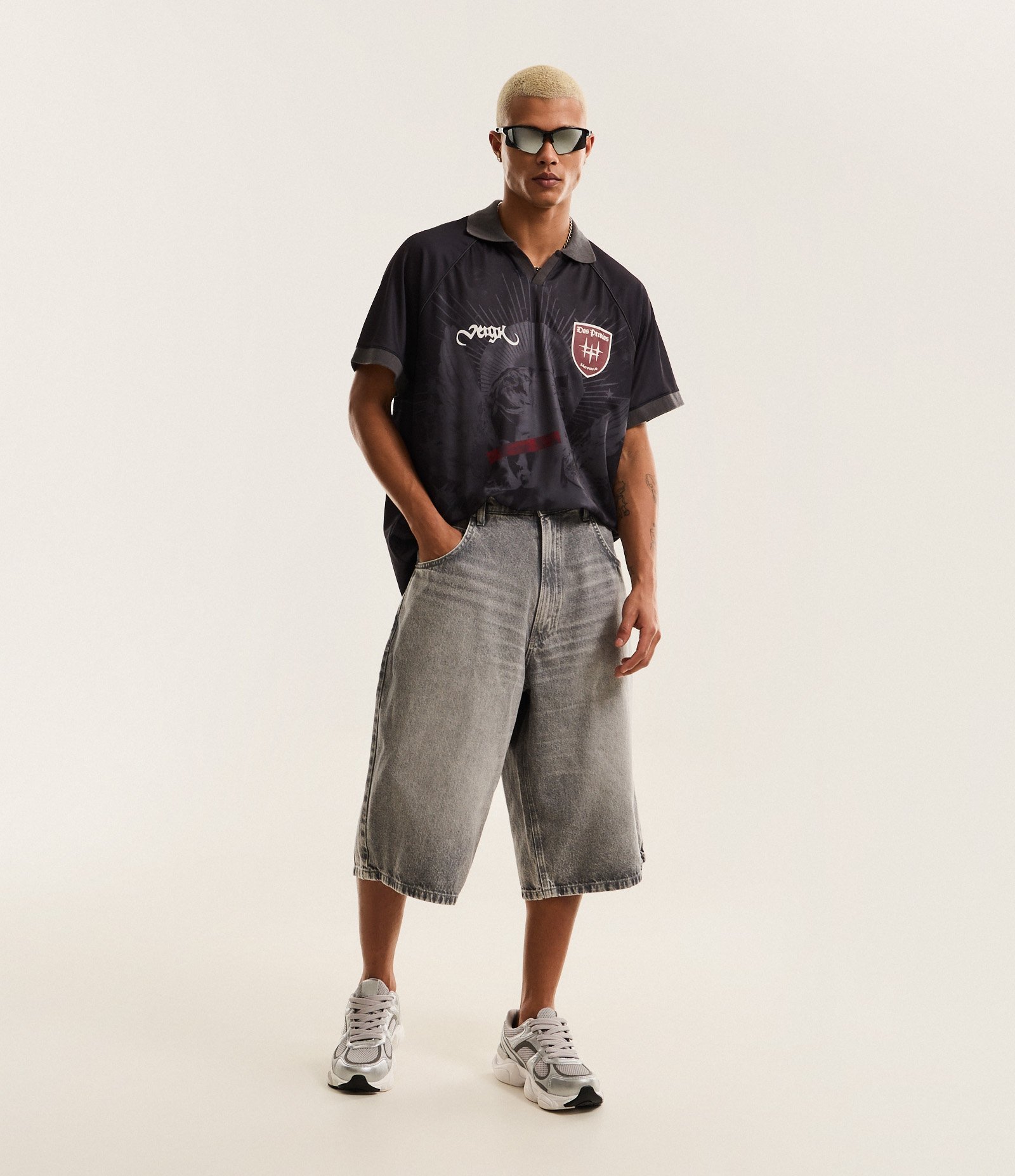 Camisa Polo Oversized com Estampa Lettering Cada Um Oferece O Que Tem Veigh Preto 2