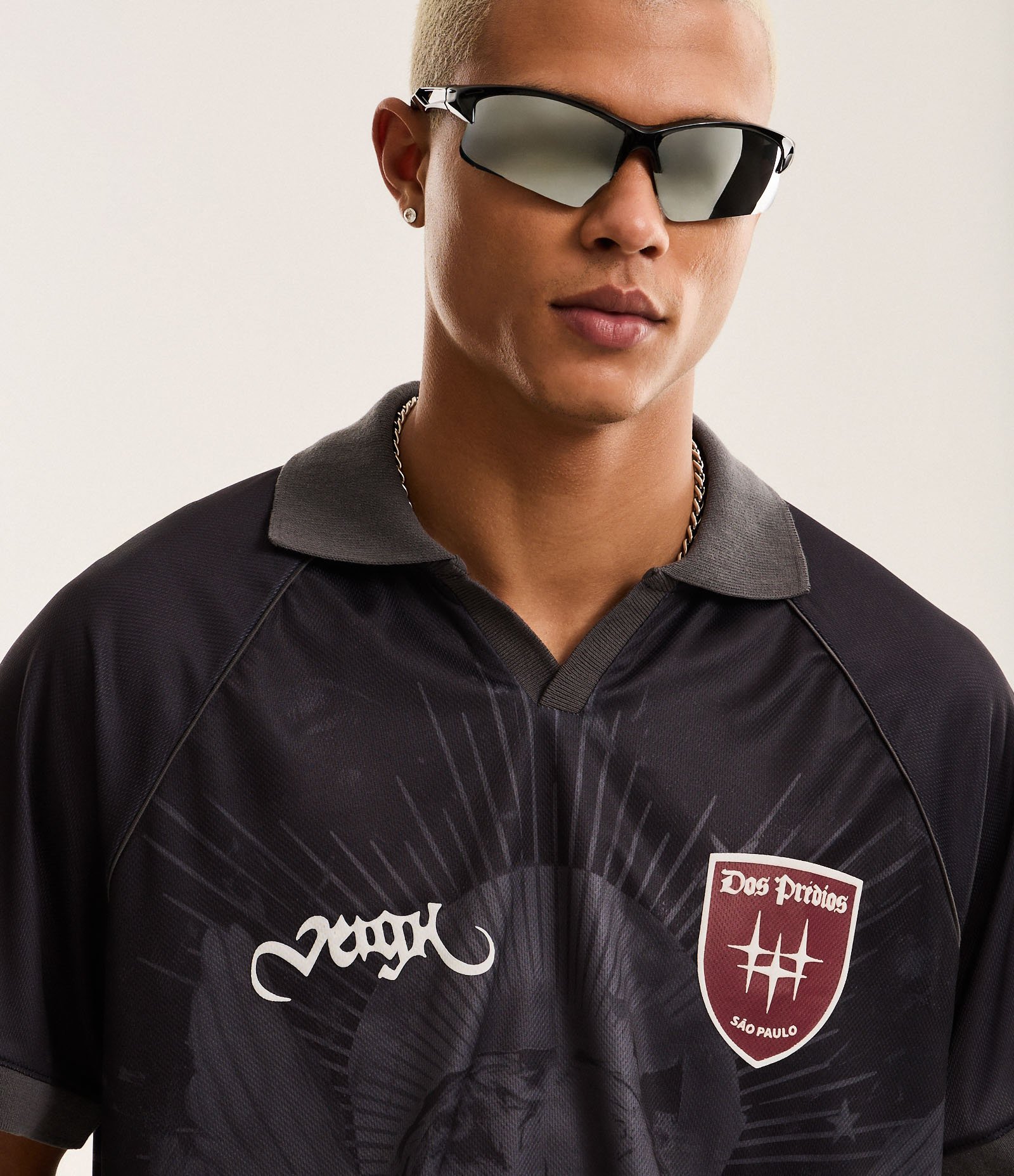 Camisa Polo Oversized com Estampa Lettering Cada Um Oferece O Que Tem Veigh Preto 4