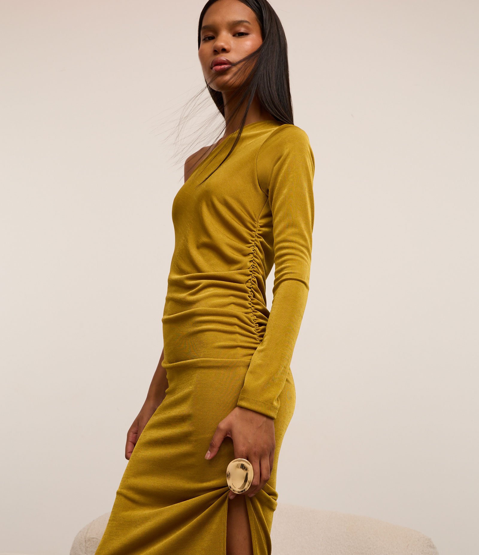 Maxi Anel Chapa com Efeito Martelado Dourado 1