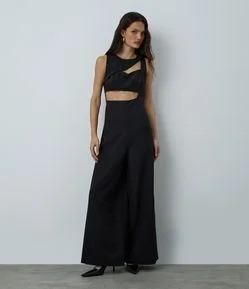 Macacão Pantalona em Alfaiataria com Recorte Frontal