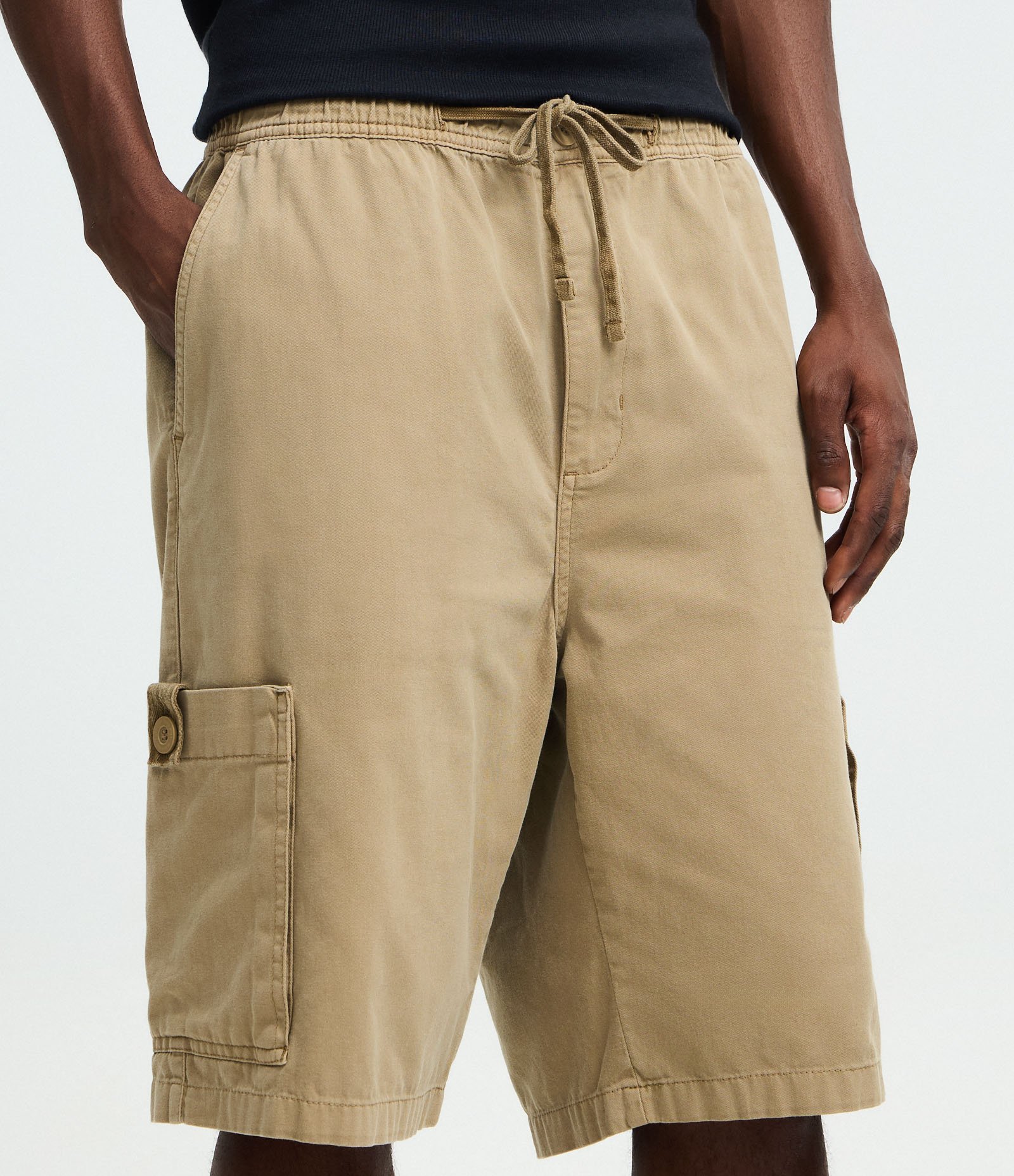 Bermuda Baggy em Sarja com Bolso Cargo Marrom 2