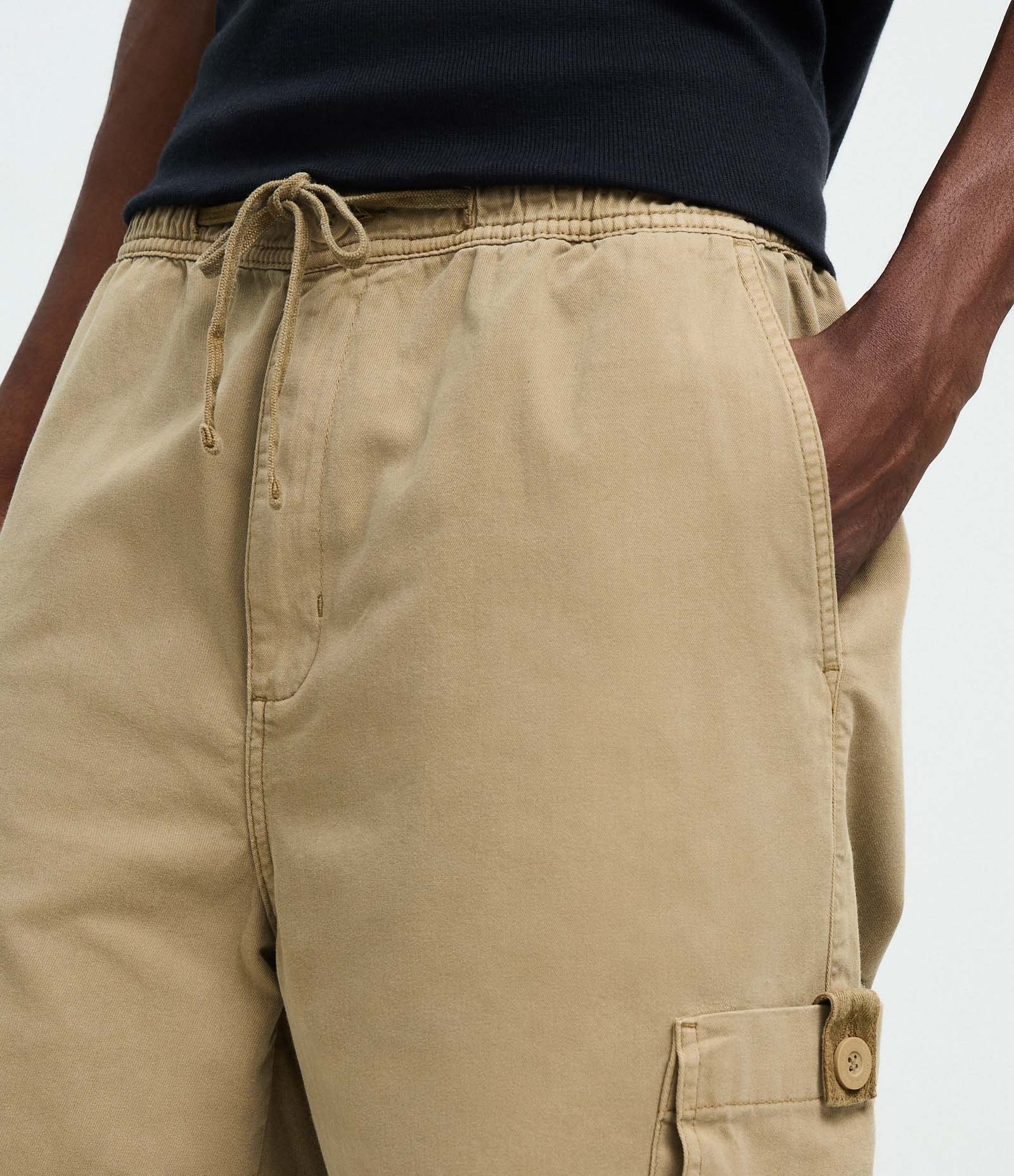 Bermuda Baggy em Sarja com Bolso Cargo Marrom 3