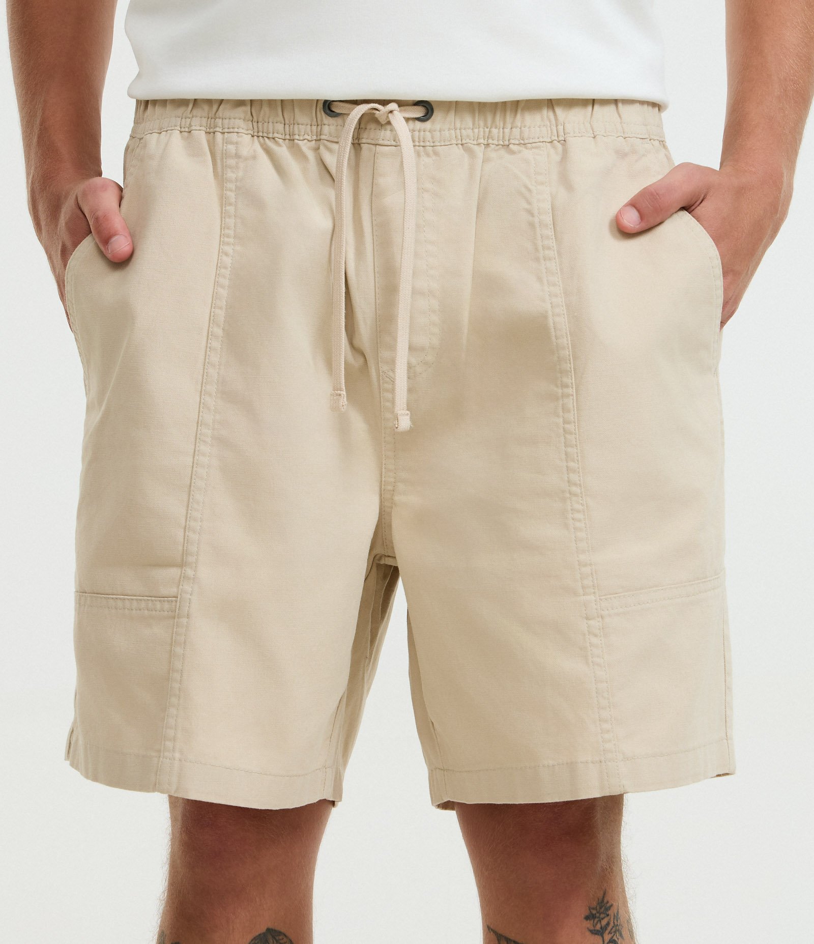 Bermuda Shorts em Sarja com Cós Elástico e Recortes Cinza 2