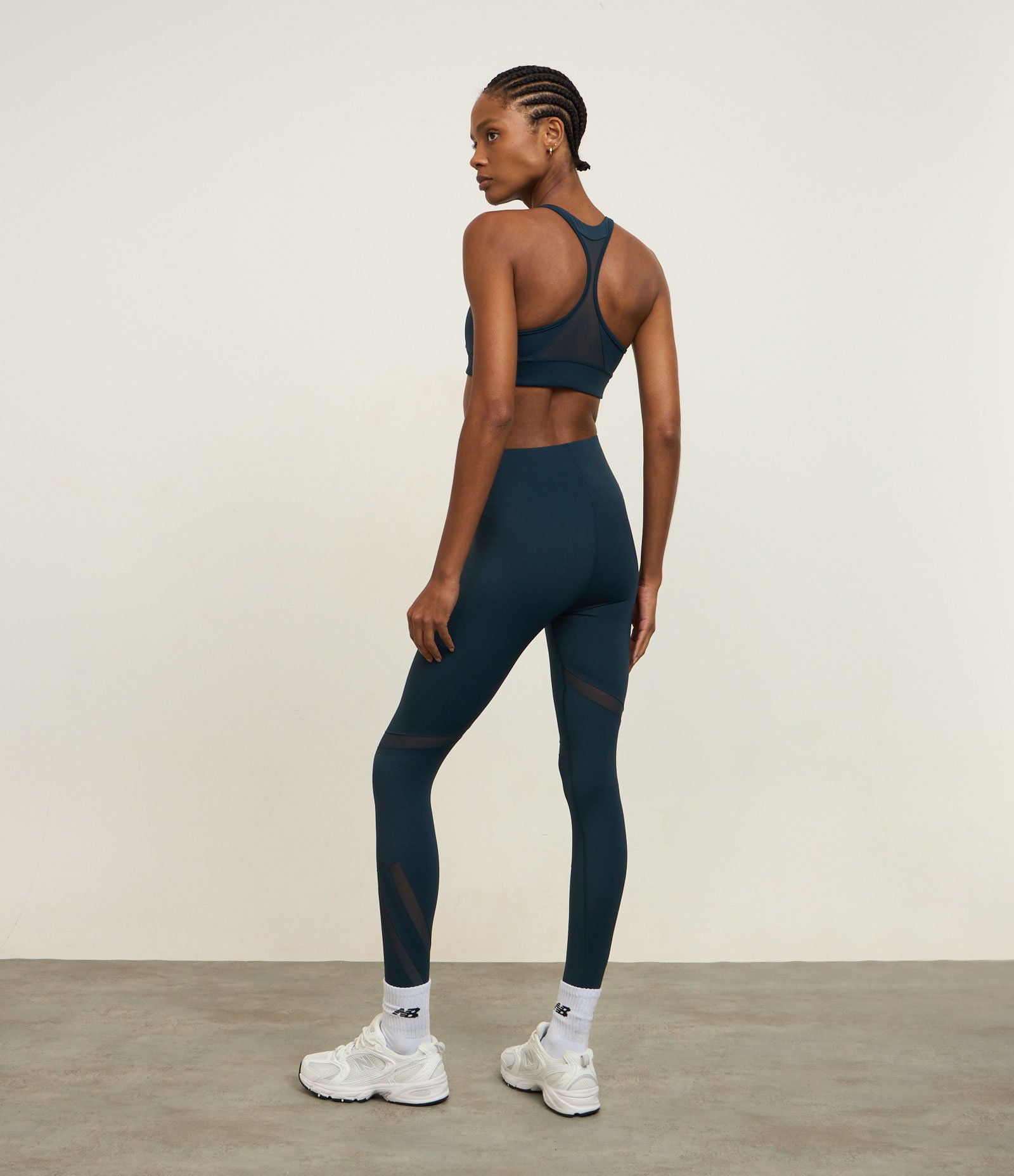Calça Legging Esportiva em Microfibra com Recortes em Tela Azul Marinho 4