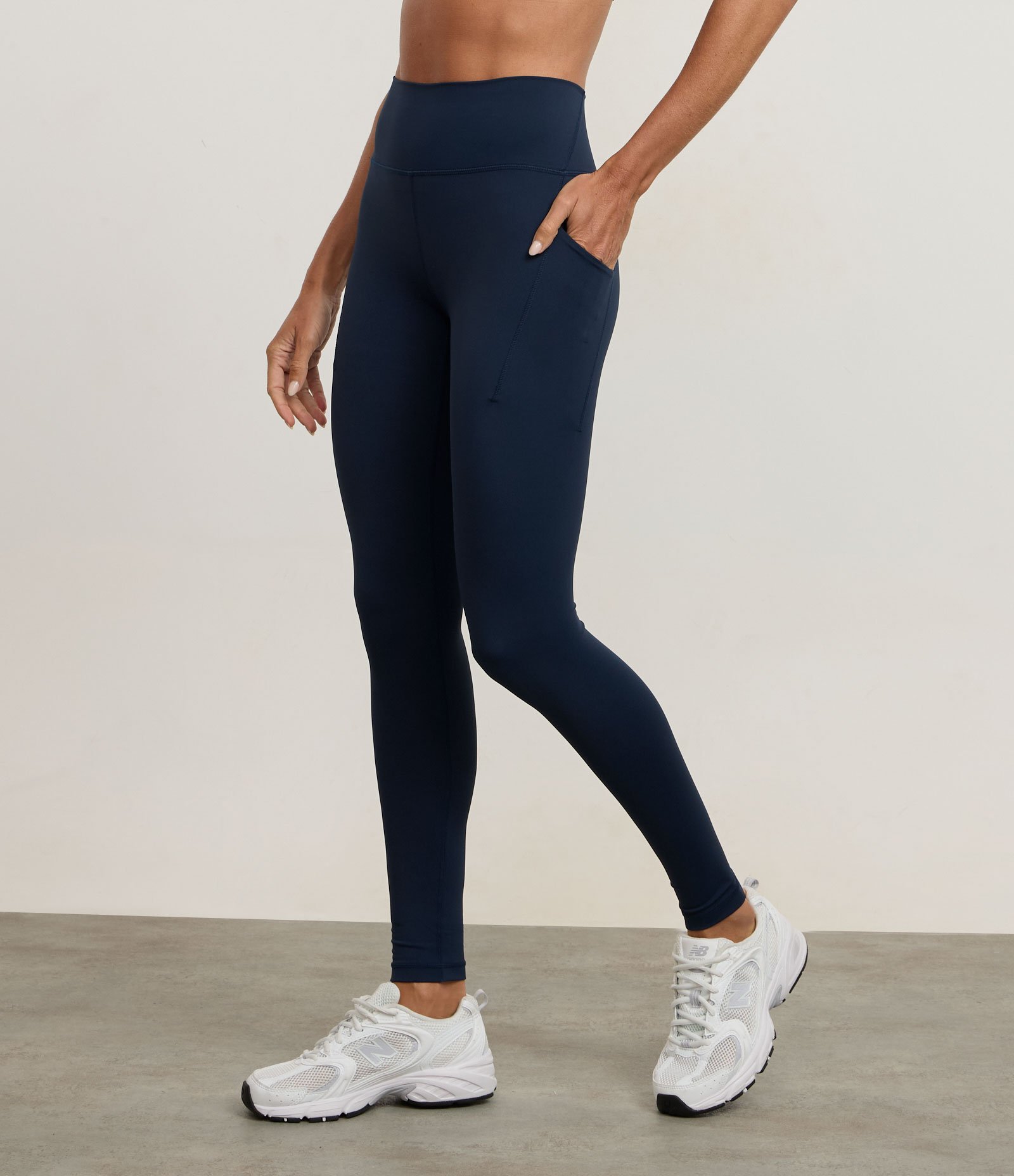 Calca Legging Esportiva em Microfibra com Bolsos Azul Marinho 2