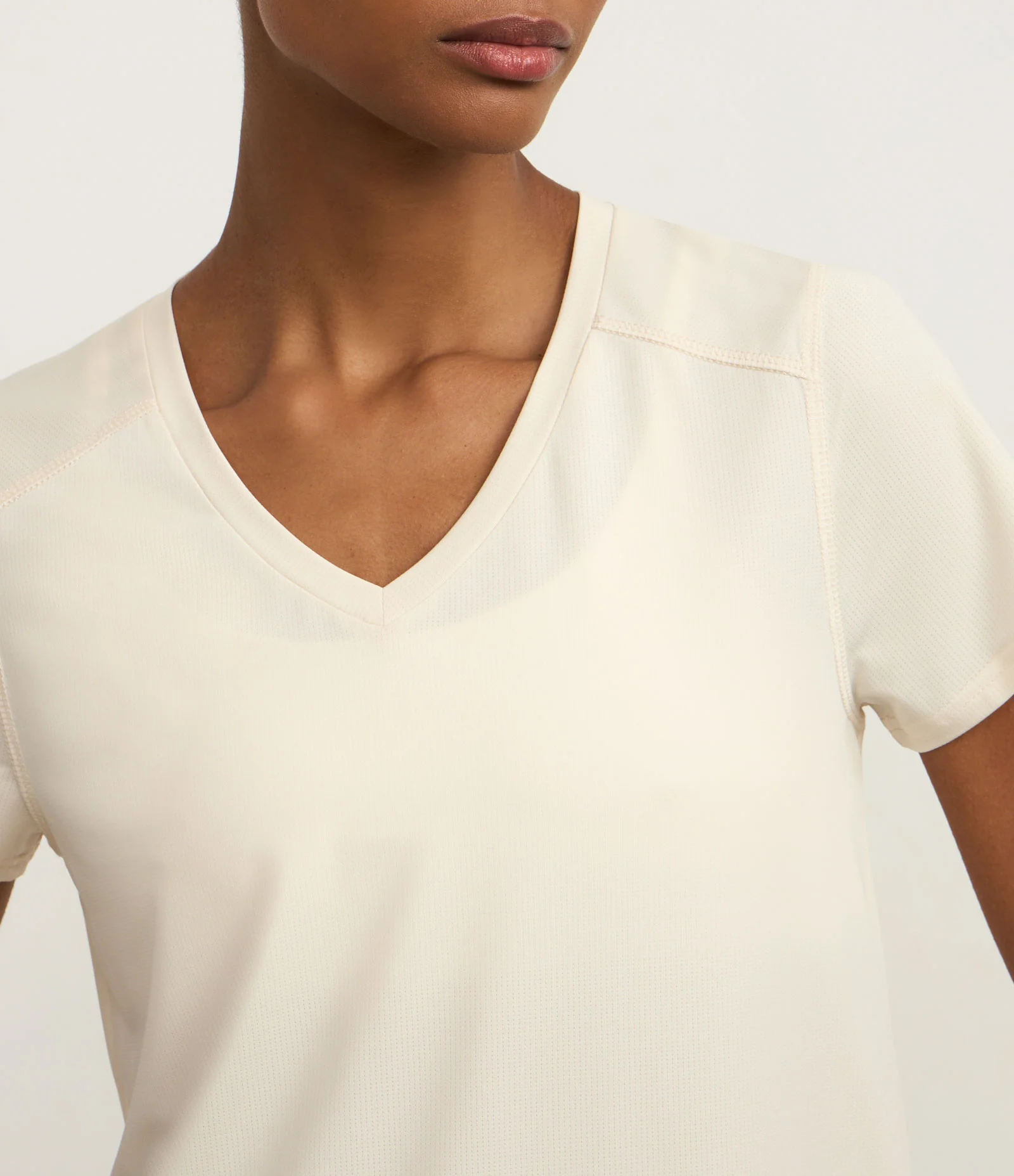 Camiseta Esportiva em Microfibra Furadinha com Barra Mullet Off White 3