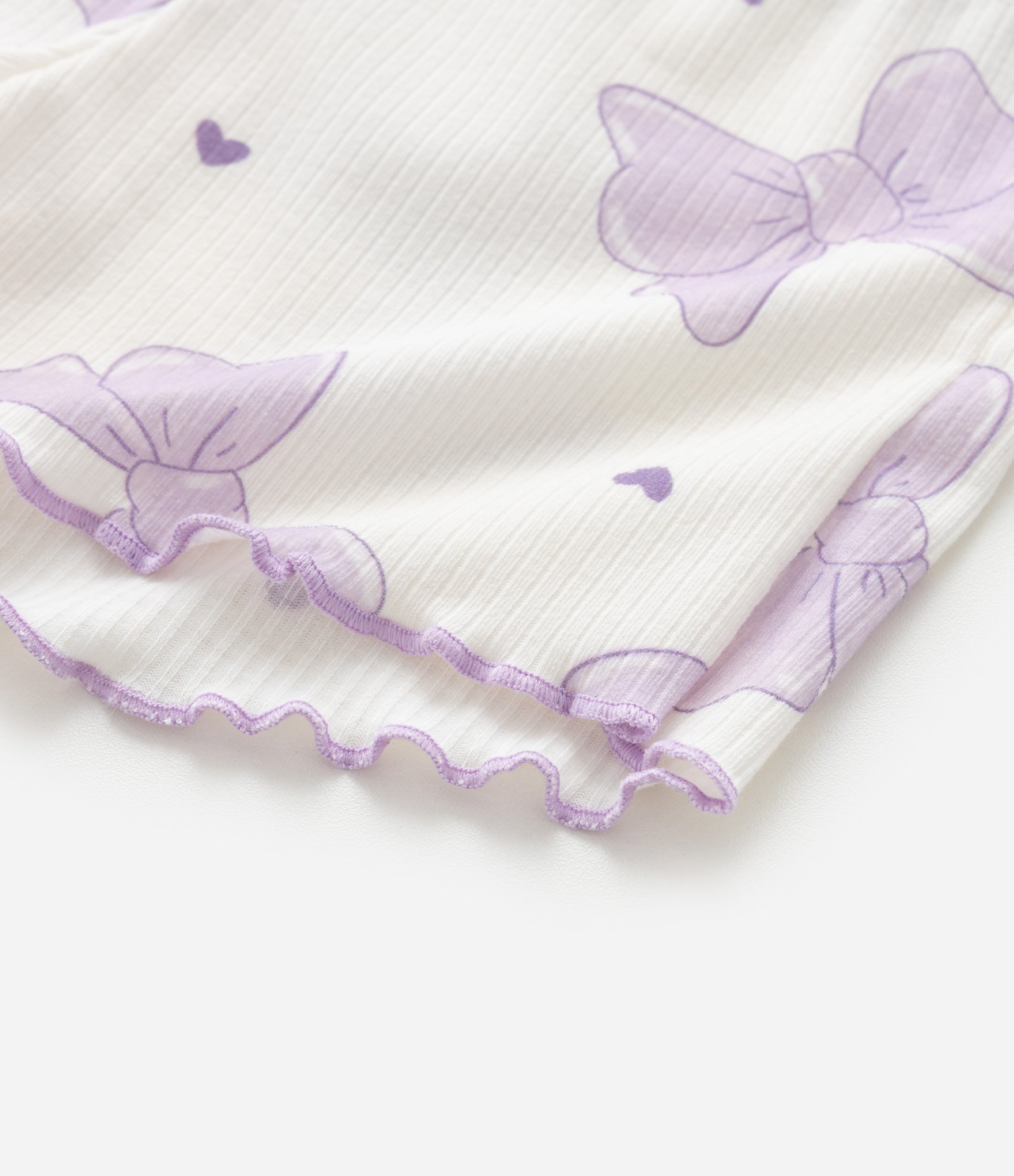Pijama Curto Infantil em Ribana com Estampa de Laços - Tam 2 a 6 Anos Bege/Lilás 8