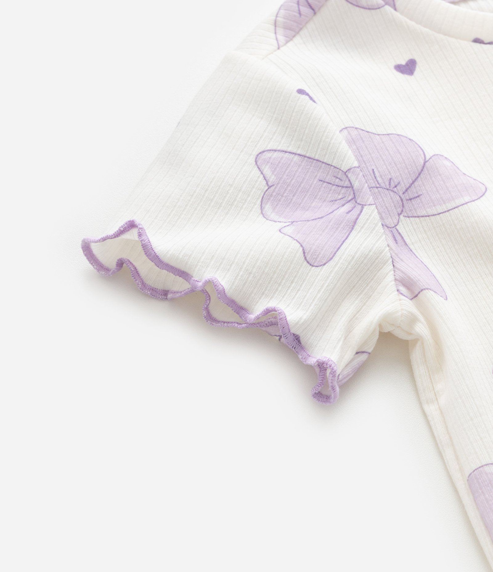 Pijama Curto Infantil em Ribana com Estampa de Laços - Tam 2 a 6 Anos Bege/Lilás 7
