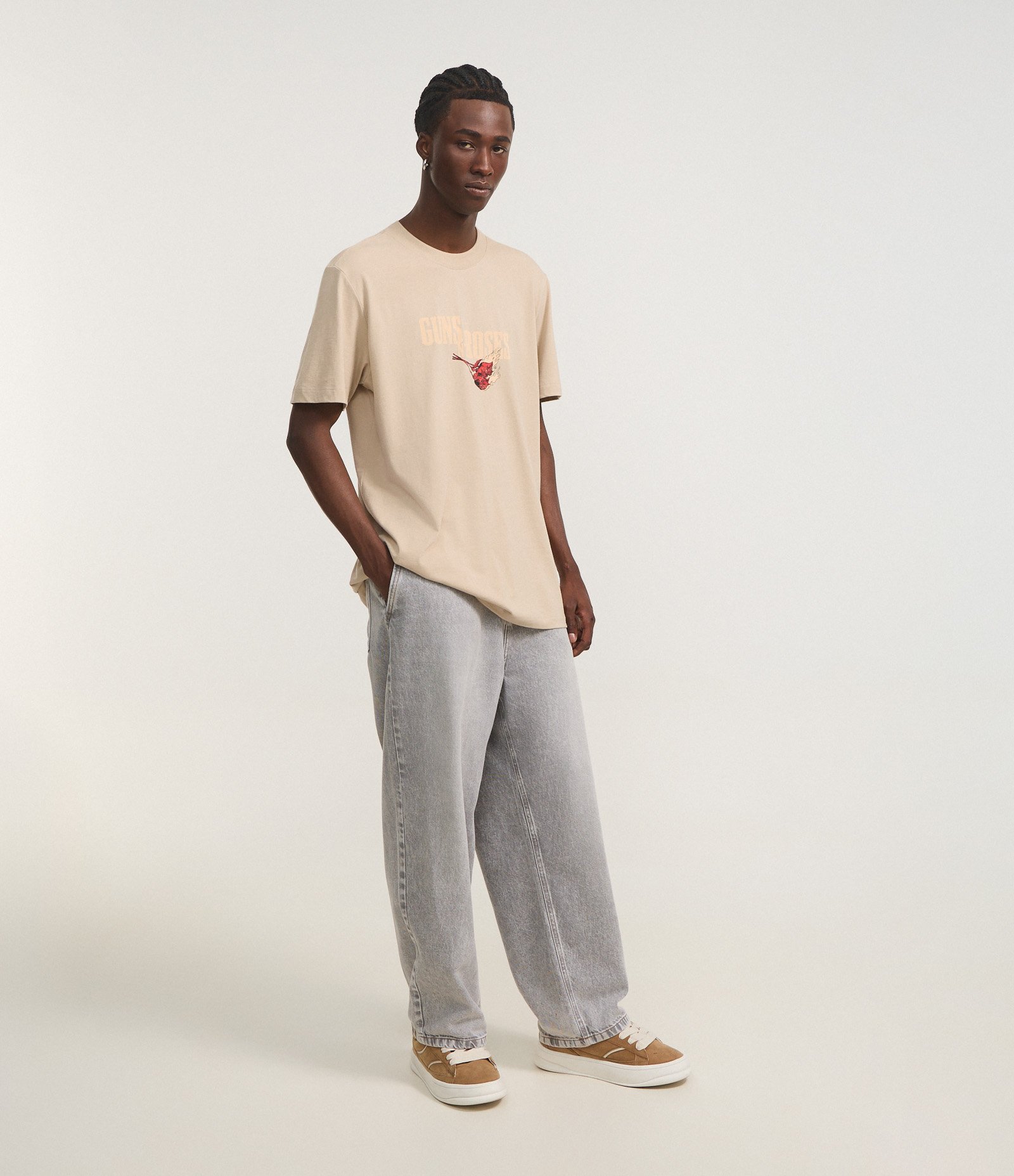 Camiseta Comfort em Algodão com Estampa de Águia com Flores Guns N' Roses Bege 3