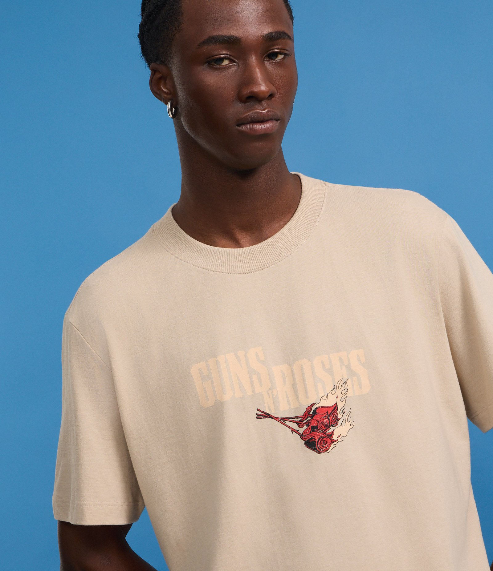 Camiseta Comfort em Algodão com Estampa de Águia com Flores Guns N' Roses Bege 4