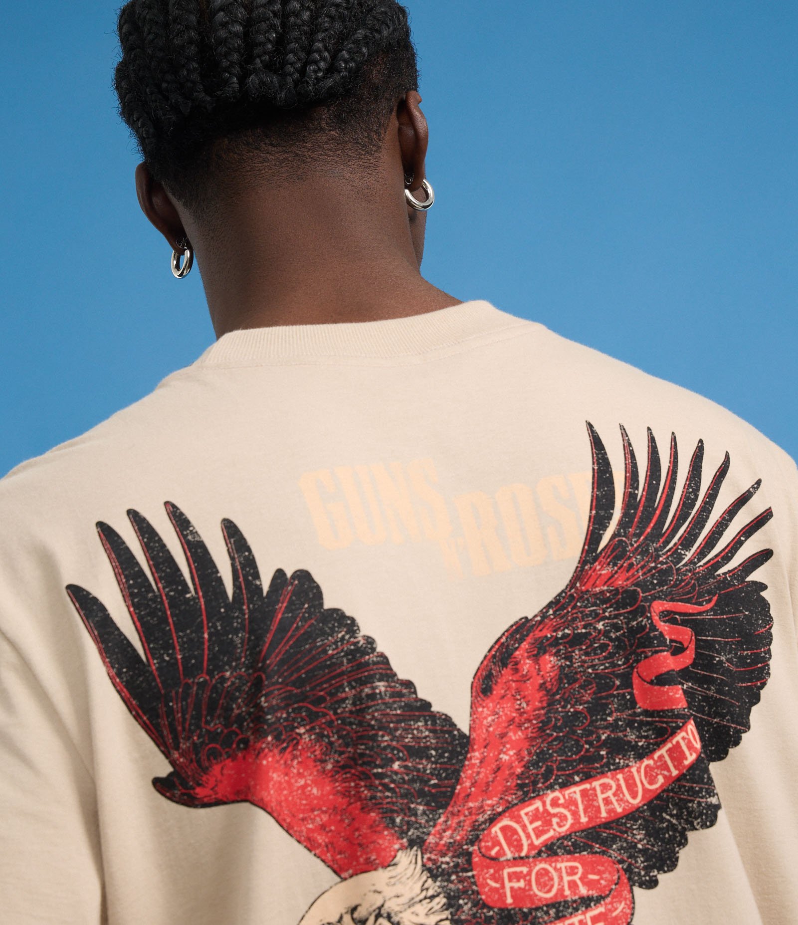 Camiseta Comfort em Algodão com Estampa de Águia com Flores Guns N' Roses Bege 5