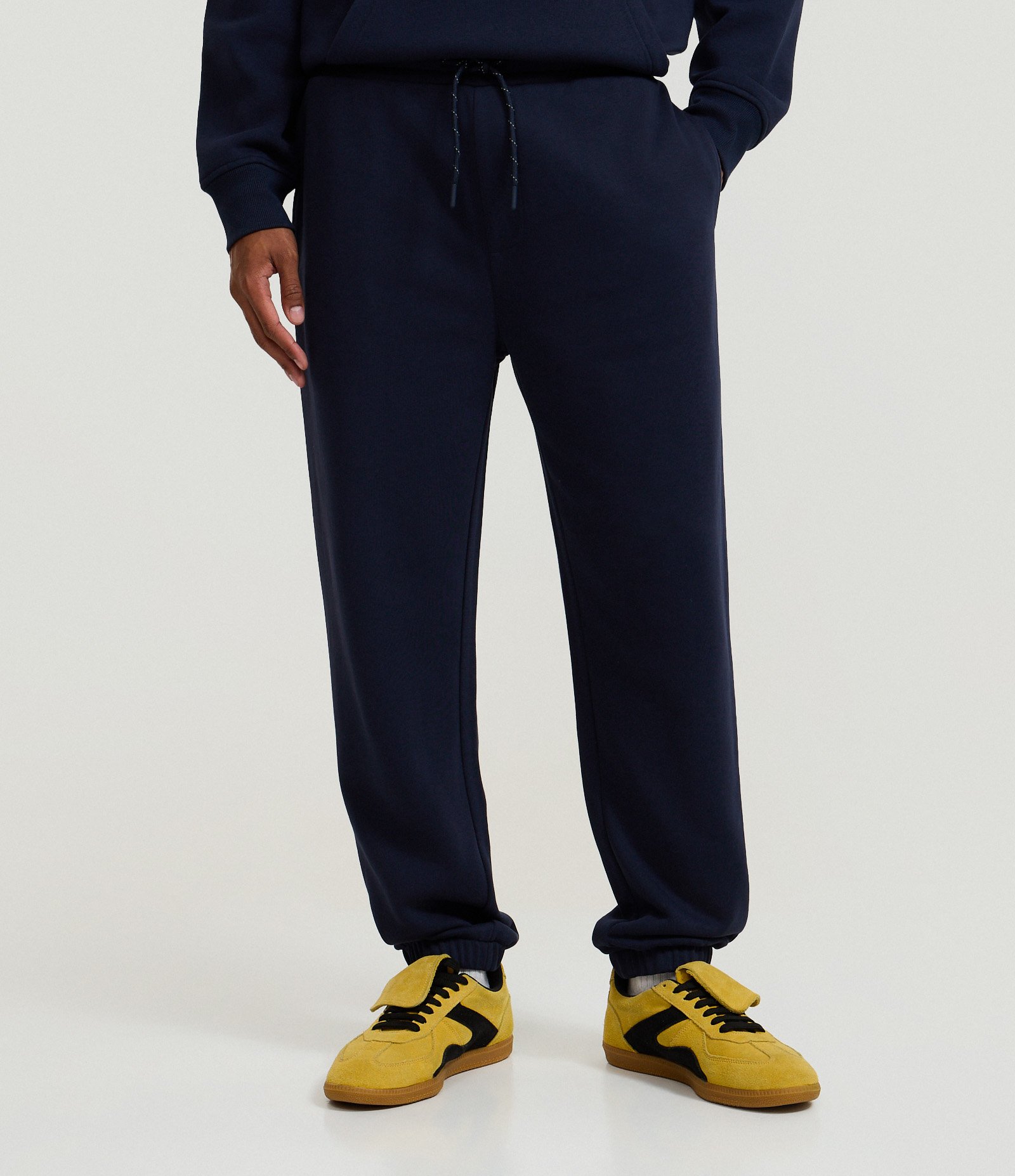 Calça Jogger em Moletom com Cós Elástico e Cordão Azul 2