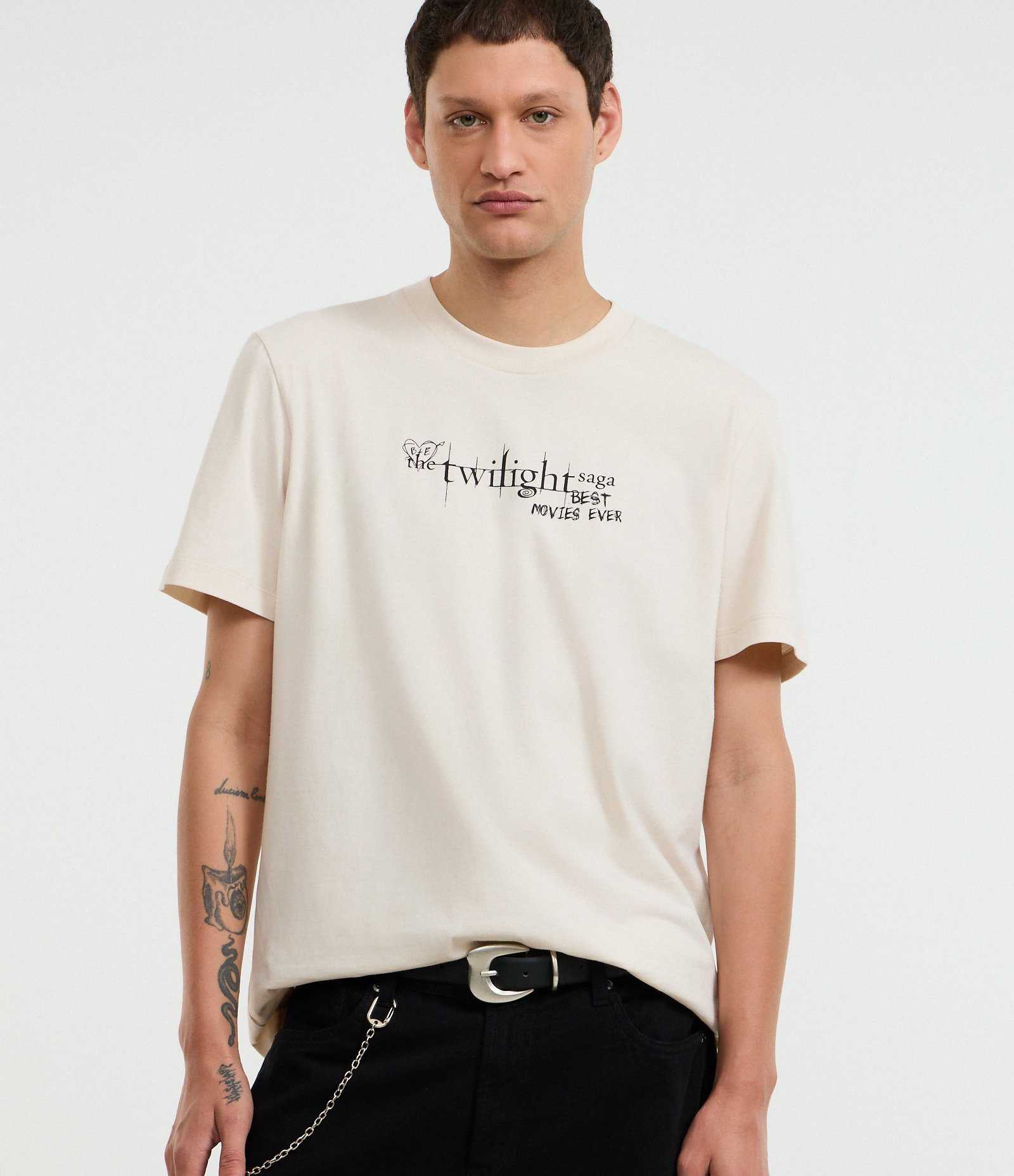 Camiseta Comfort em Algodão com Estampa Twilight Bege 2