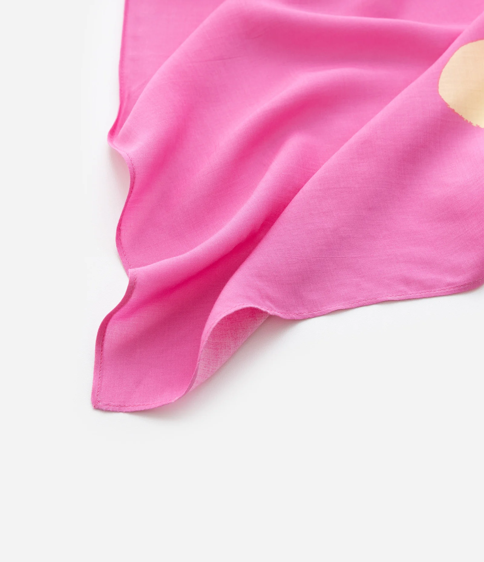 Canga Retangular em Viscose com Estampa de Flores Rosa 2