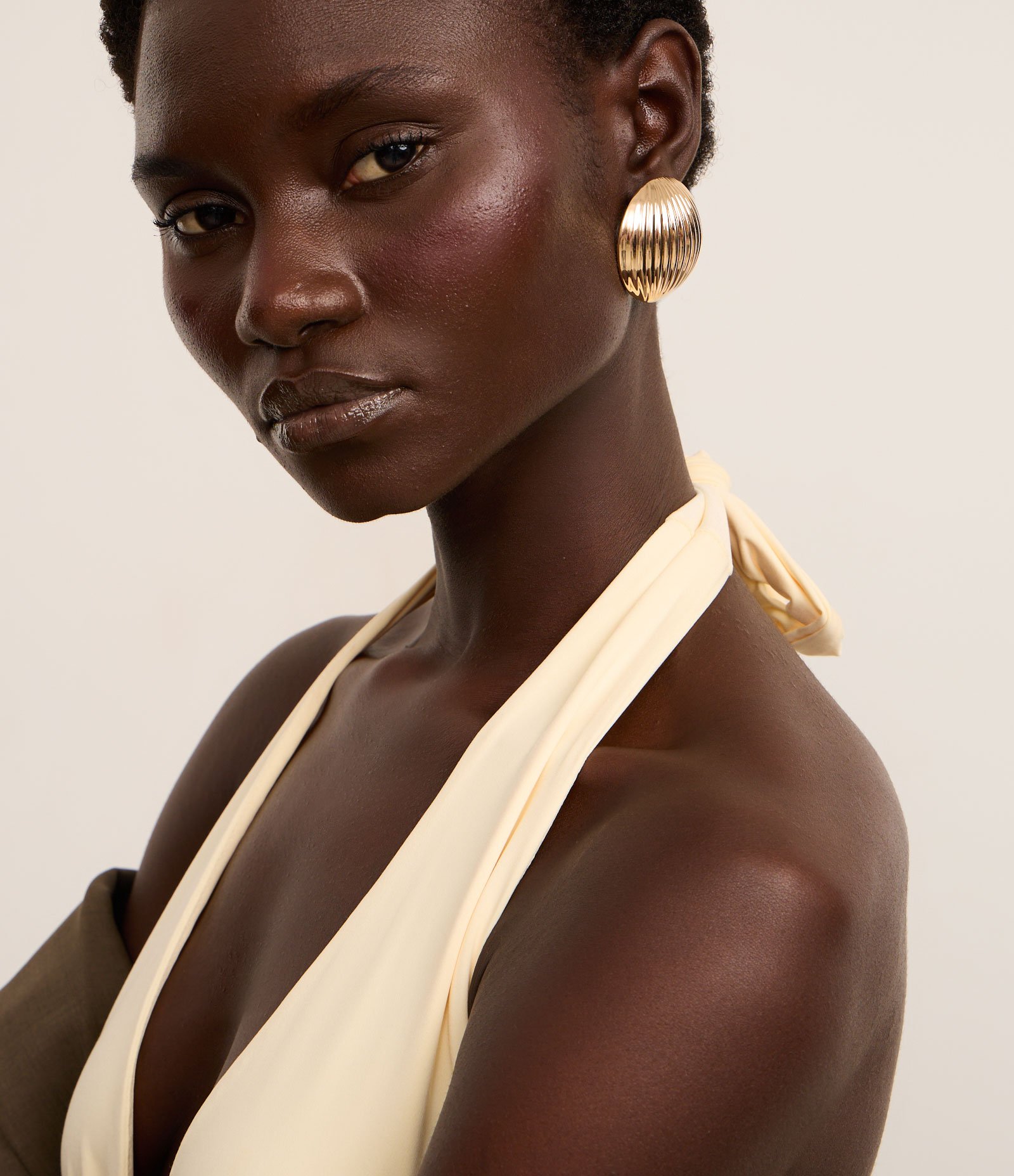 Brinco Botão com Texturas Dourado-AC 4