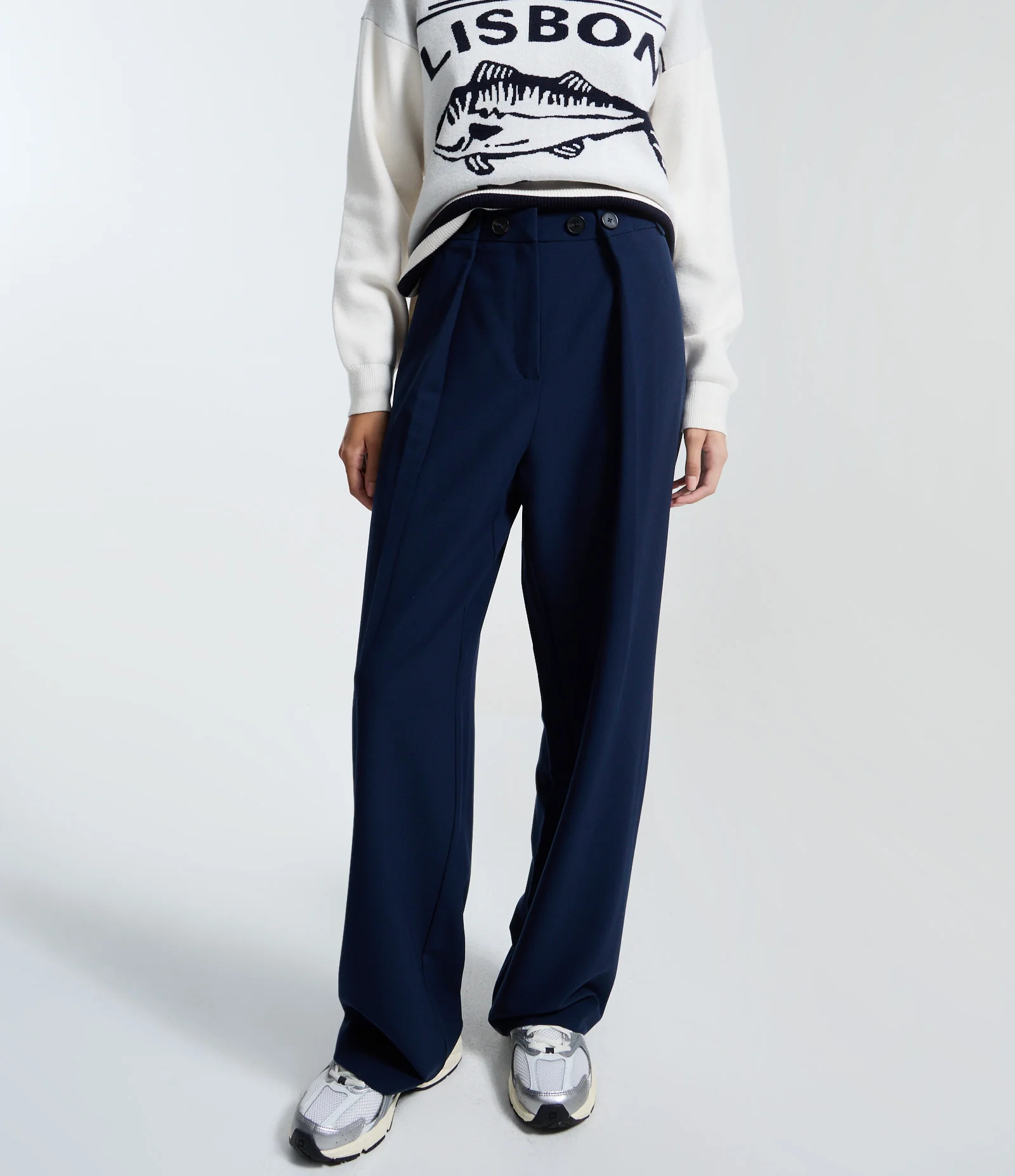 Calça Pantalona Alfaiatada com Fechamento de Botão Duplo Azul 2