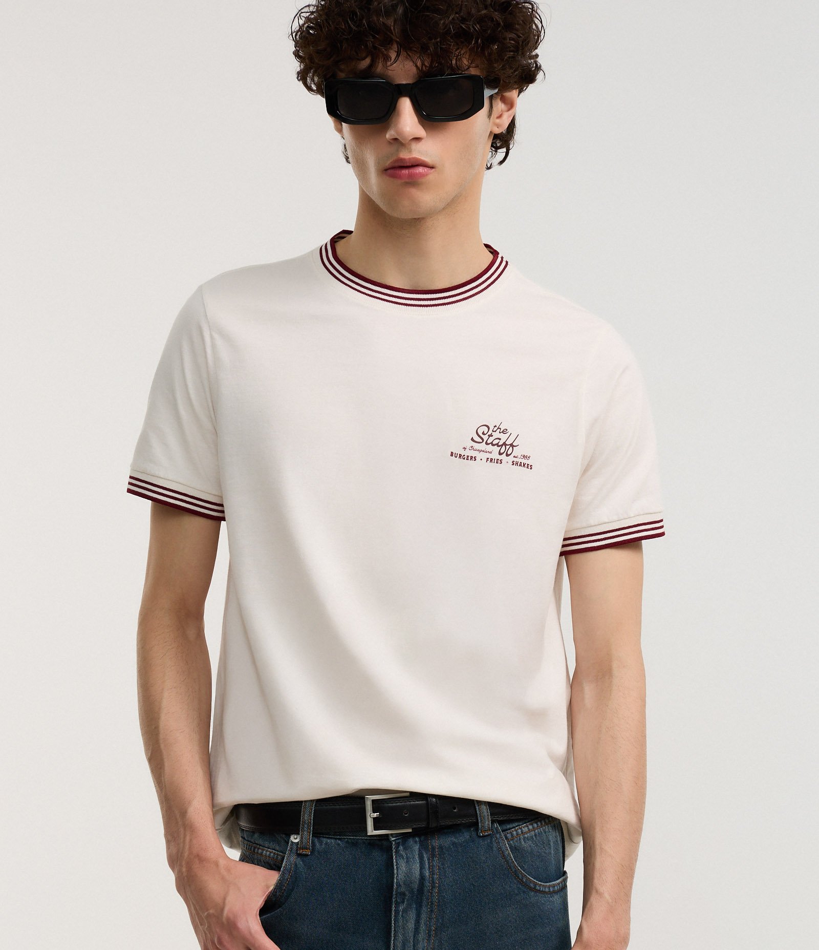 Camiseta Baby Tee em Algodão com Estampa Lettering The Staff Branco 1