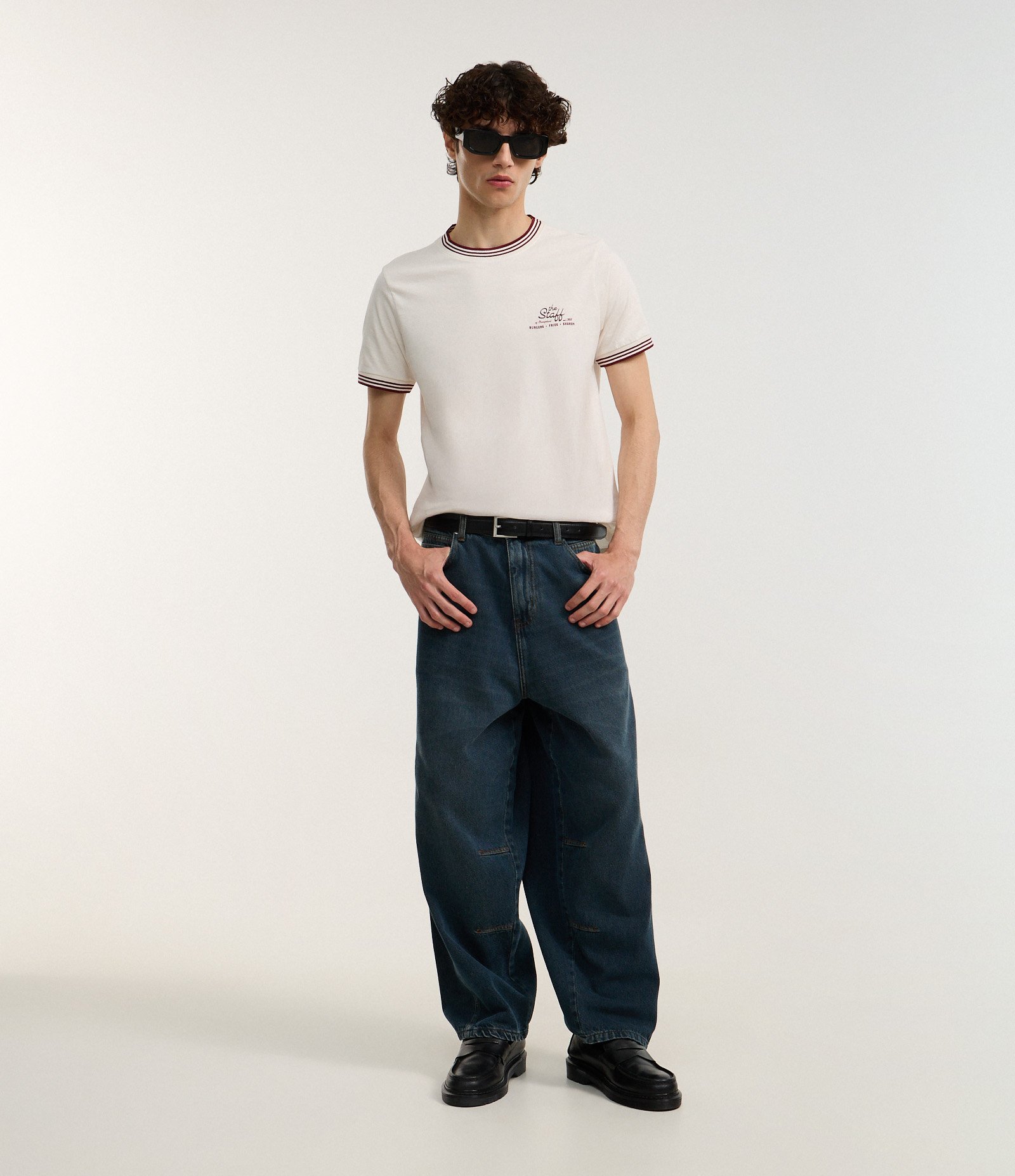 Camiseta Baby Tee em Algodão com Estampa Lettering The Staff Branco 2