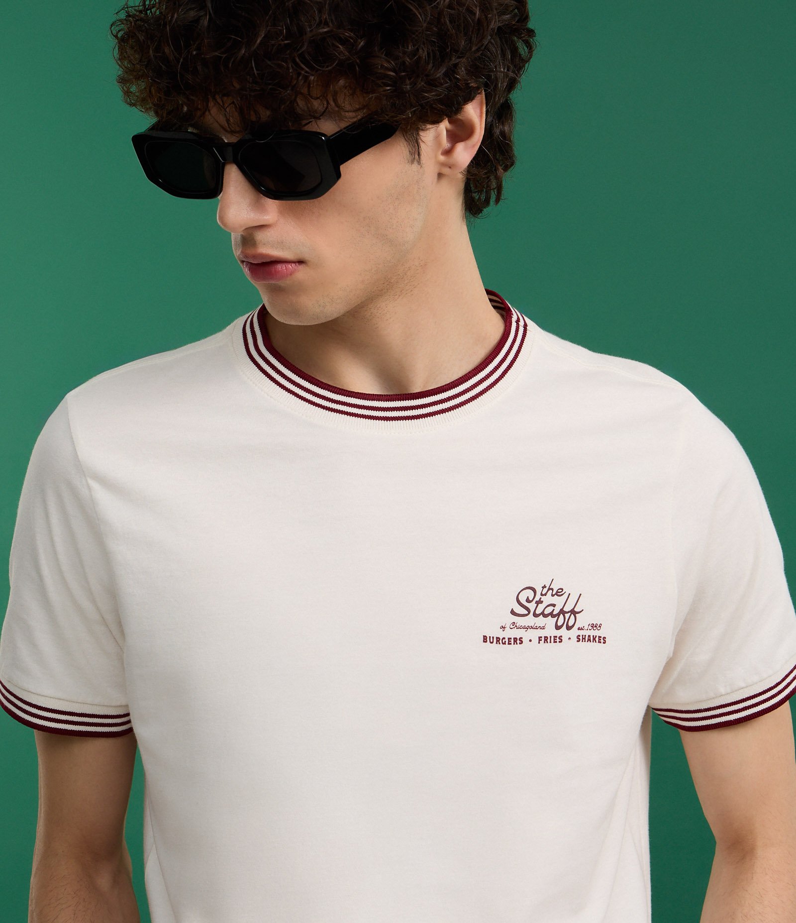 Camiseta Baby Tee em Algodão com Estampa Lettering The Staff Branco 3