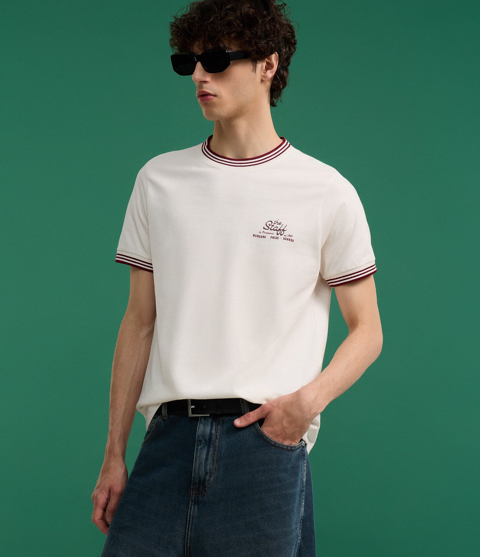 Camiseta Baby Tee em Algodão com Estampa Lettering The Staff Branco 4