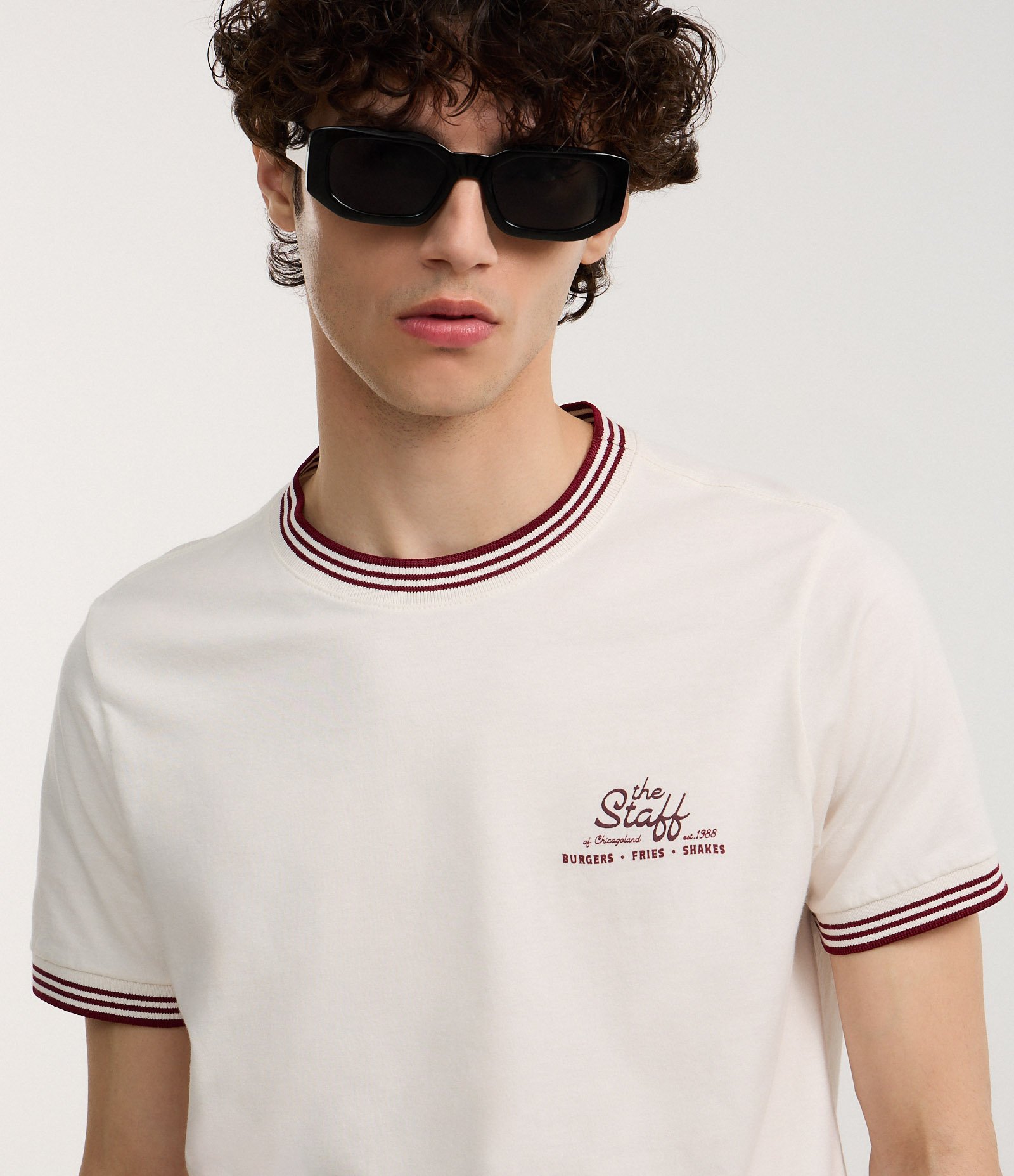 Camiseta Baby Tee em Algodão com Estampa Lettering The Staff Branco 5