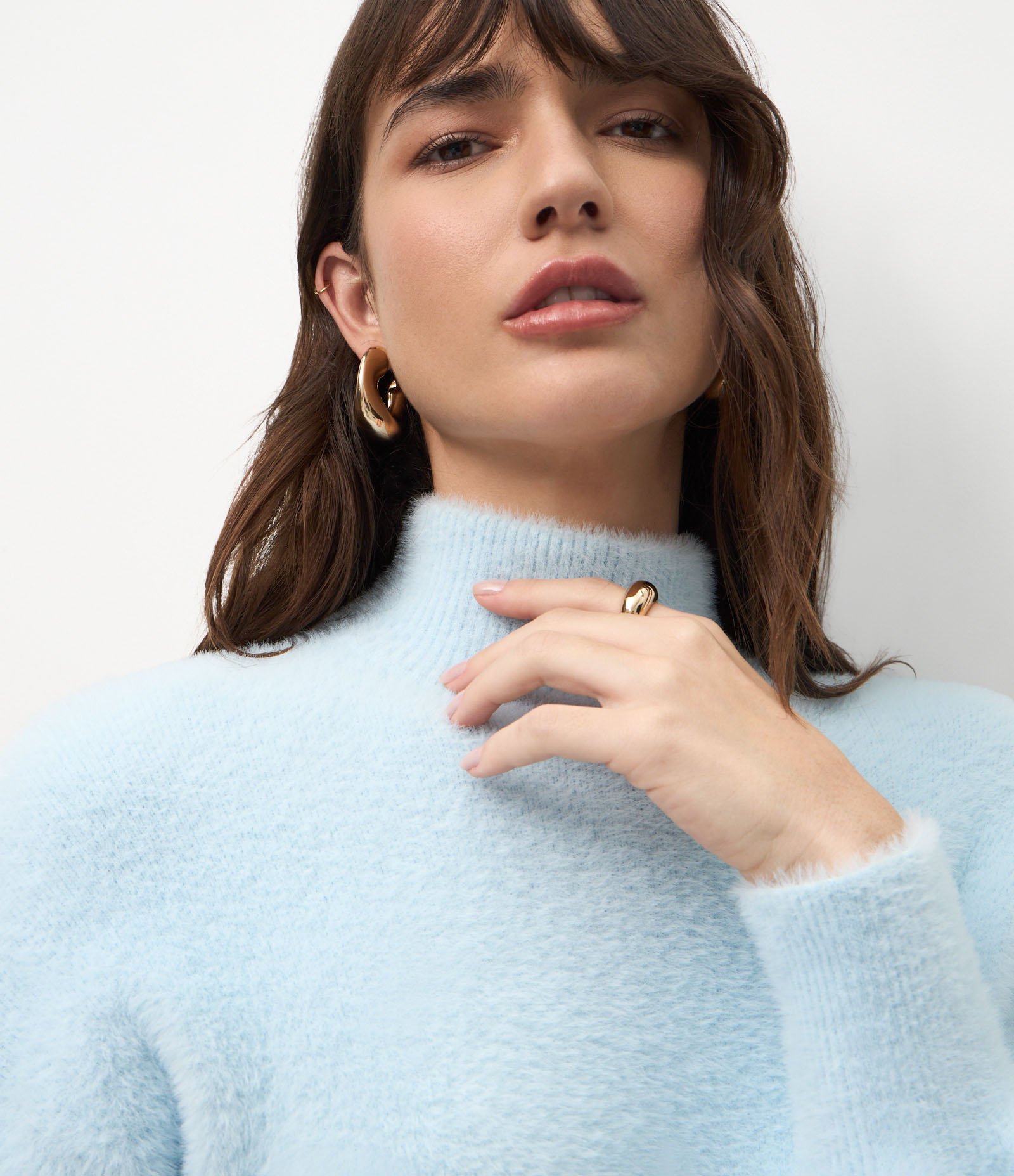 Suéter em Poliamida Peluciada com Gola Alta Azul Claro 4