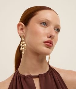 Brinco Médio com Franja em Esferas Marteladas