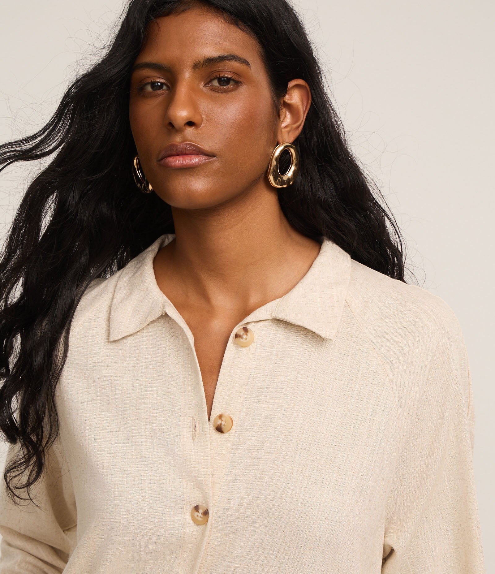 Vestido Reto Chemise em Viscolinho com Manga 7/8 Bege 3