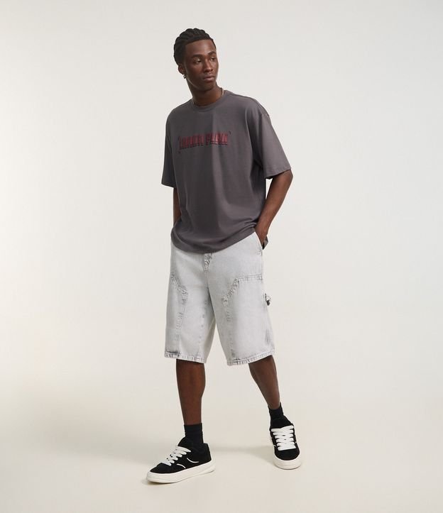 Bermuda Baggy em Jeans com Bolso Carpenter