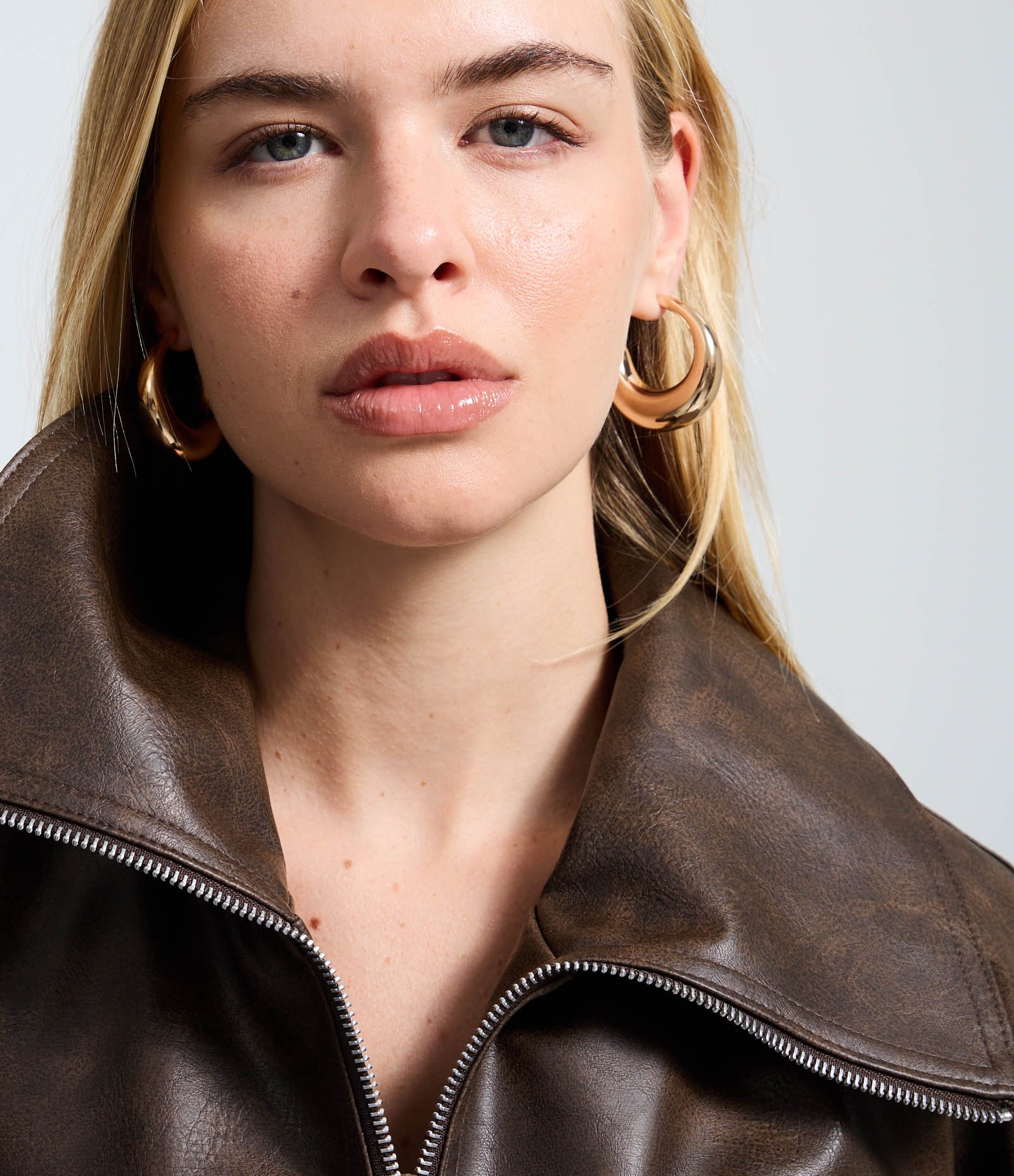 Jaqueta Bomber em PU com Efeito Manchado Marrom 5